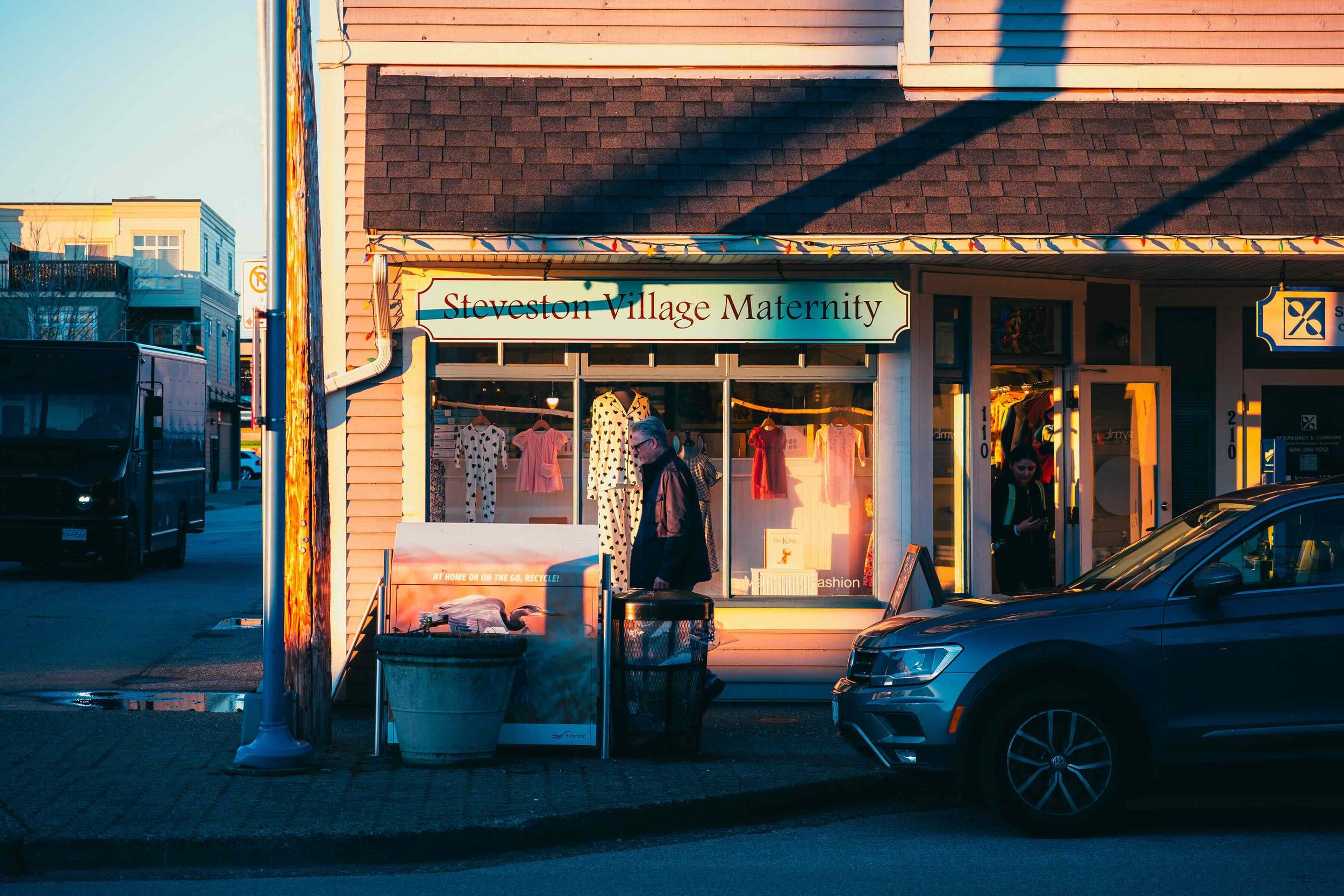 aidan-chan-photography-steveston-village-maternity.jpeg