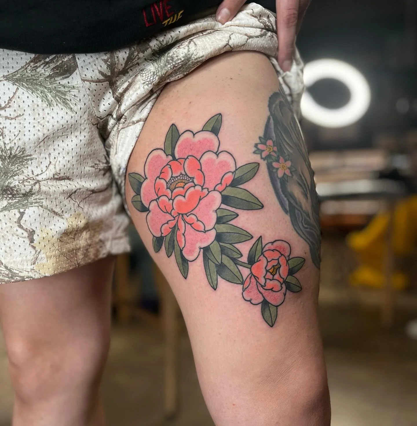 🌸 hmu for your next peony tattoo 🌸 
⭐️ made @superelectrictattoo ⭐️ 
#JapaneseTattoo #Irezumi #TattooSleeve #BlackworkTattoo #FloralTattoo #CustomTattoo #Wabori #TattooInProgress #EugeneTattoo #OregonTattooArtist #EugeneOregon #PNWTattoo #TattooA