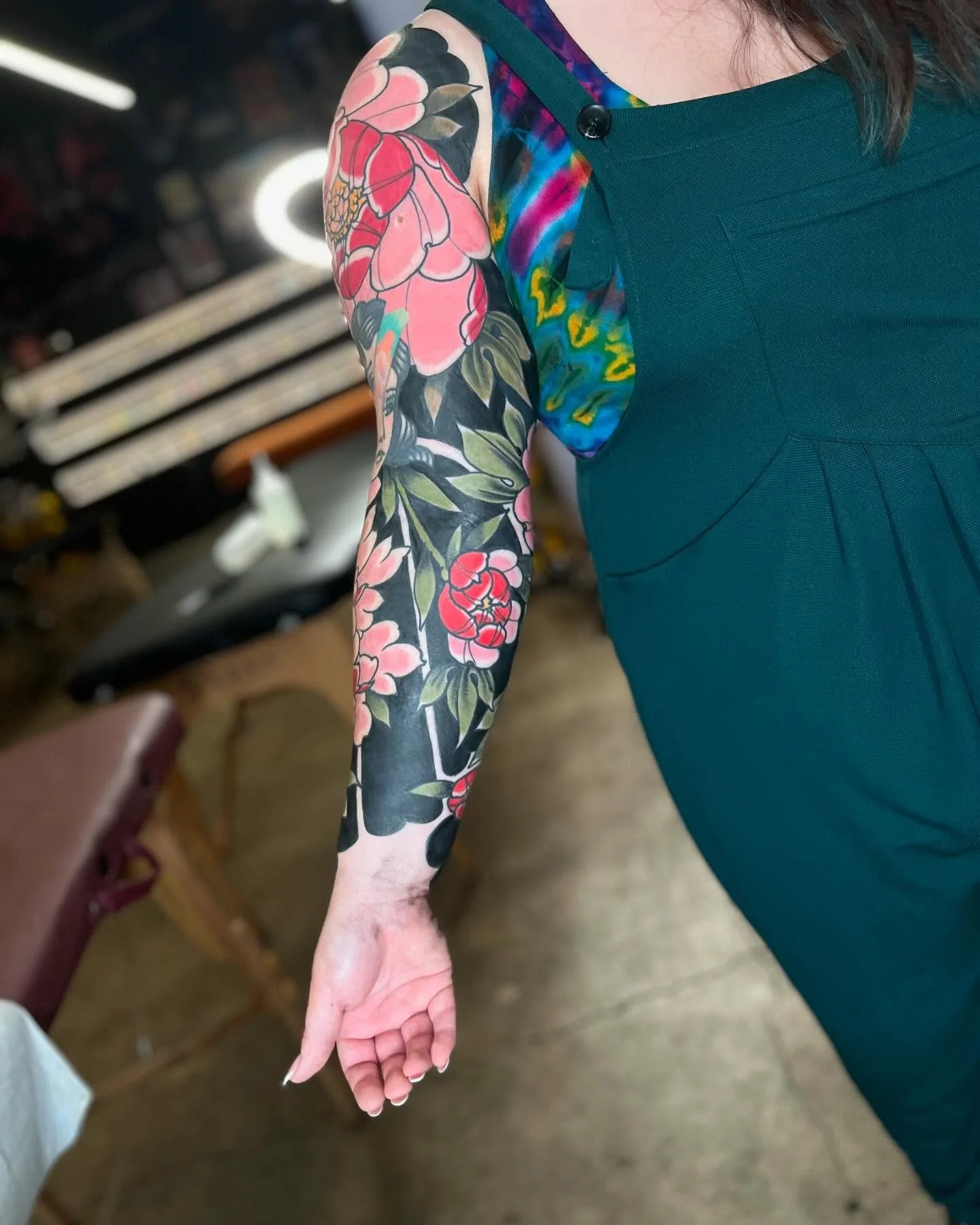 Almost wrapped up with this one! Forearm flower was a rework. Also peep the @joshjacksontatu so tight!
Books open link in bio!
Made @superelectrictattoo 
#JapaneseTattoo #Irezumi #TattooSleeve #BlackworkTattoo #FloralTattoo #CustomTattoo #Wabori #