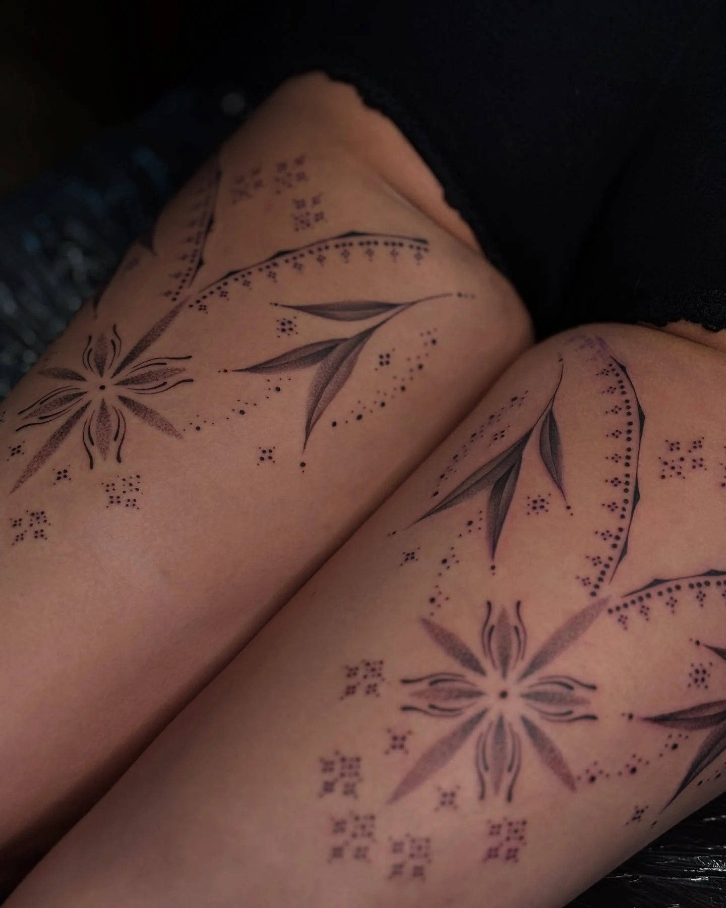 One shot double thighs!! A lil hand poke, a lil machine 🤗
Made at @superelectrictattoo 
#tattoo #thightattoo #ornamentaltattoo #oregontattoo #pdxtattoo #eugeneoregon #portland #blacktattoo #handpoke #handpokeartist #blacktattooartist #femaletattooe