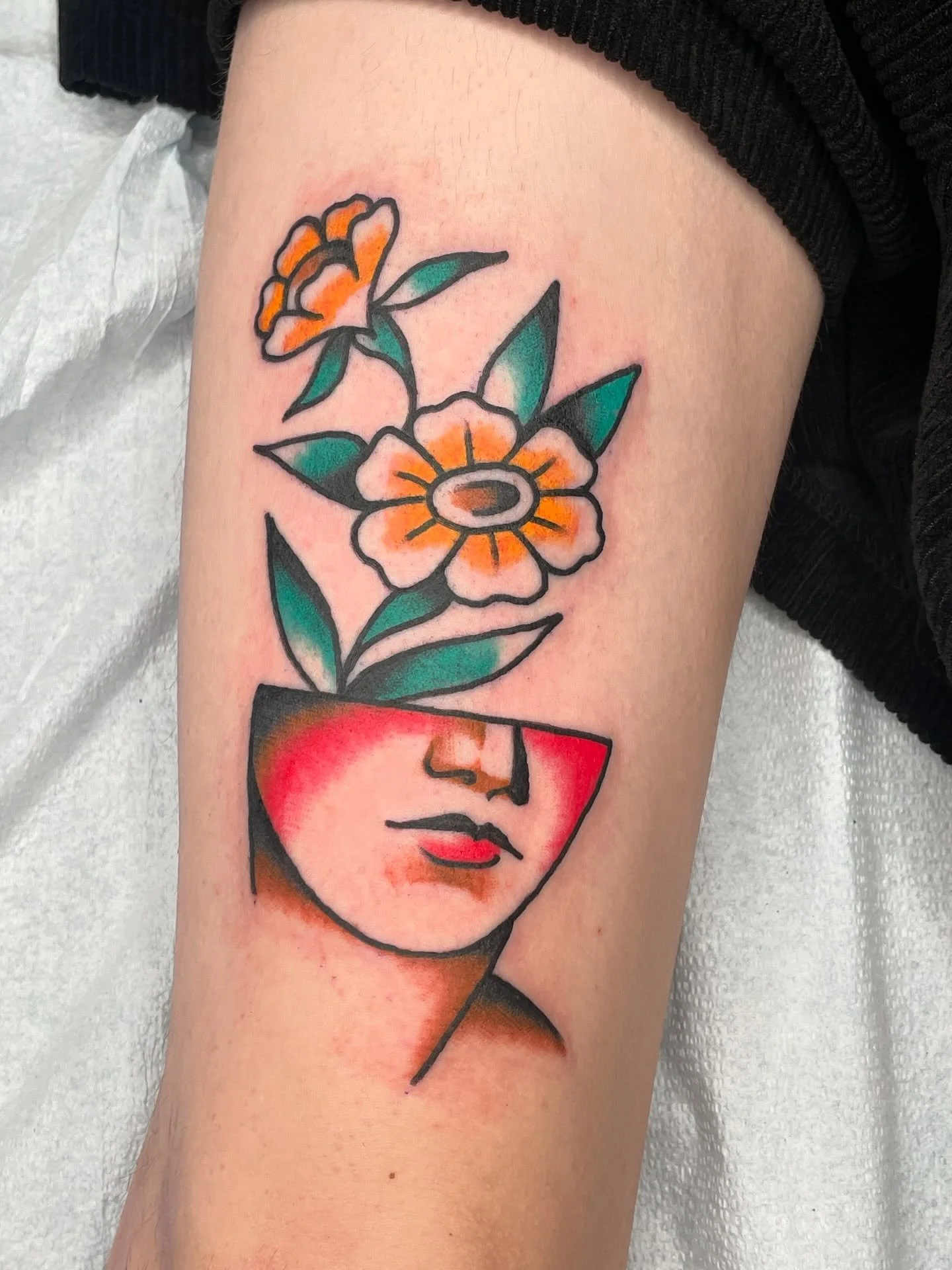 Love these types of designs. Thanks for getting a sick one!
#traditionaltattooflash #traditionaltattoo #americantraditionaltattoo #trad #oldschooltattooflash #tattoos #eugene #eugenetattoos #uo #pdx #pdxtattoo #salemtattoo