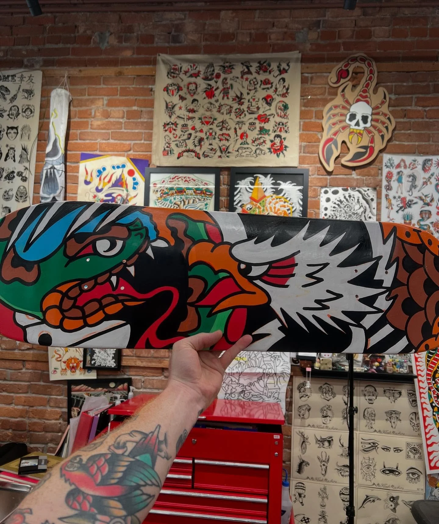 Anyone going to @hotpipesmotoshow??
This board will be auctioned off at the show 8/16 for @boardhousebend 
Thanks @bkzgrfx for letting me join the fun!