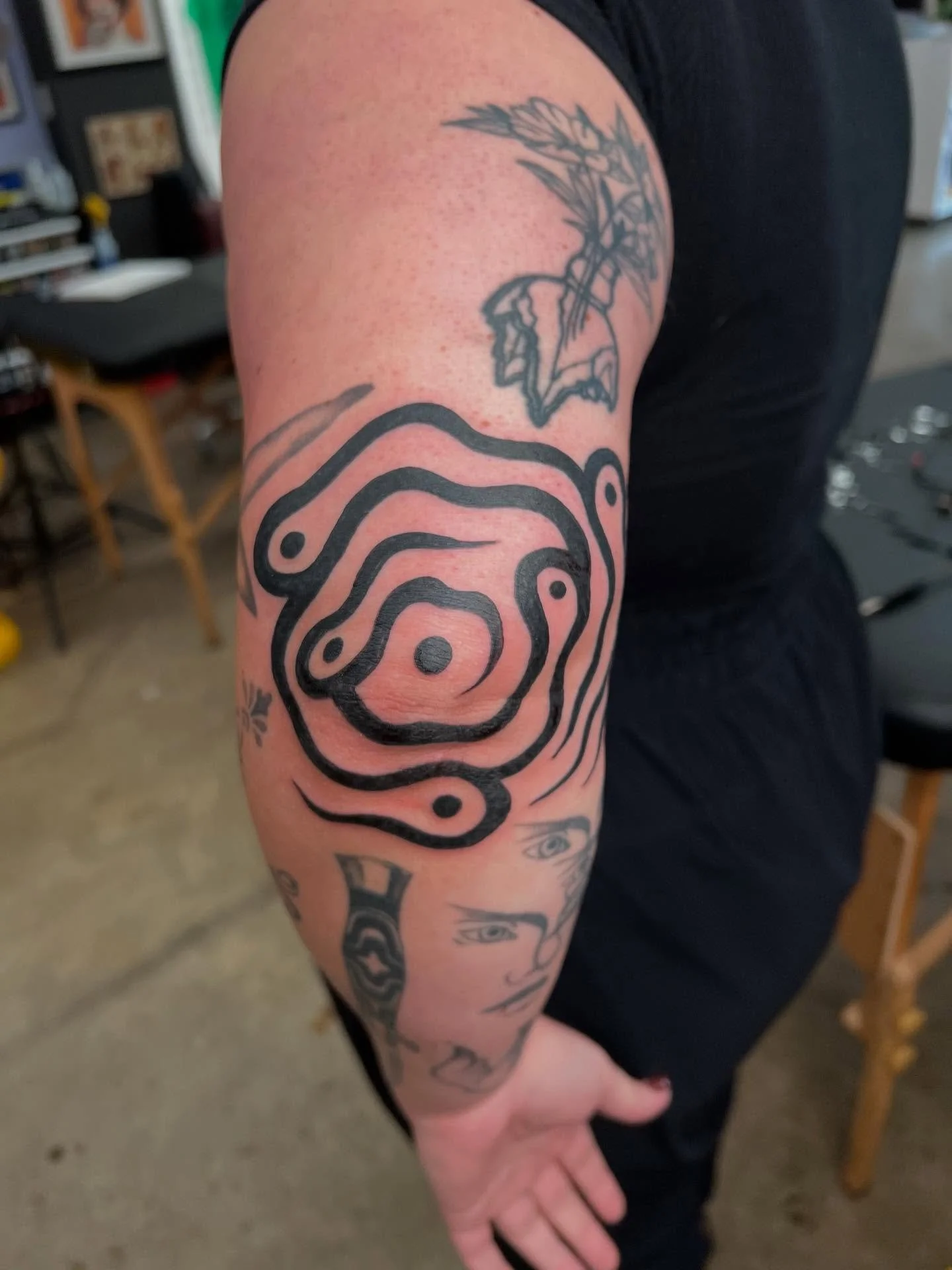 Fun drawn on flames for @dorky_doodle_dandy 
Thanks for letting me tattoo you ! 
Made at @superelectrictattoo