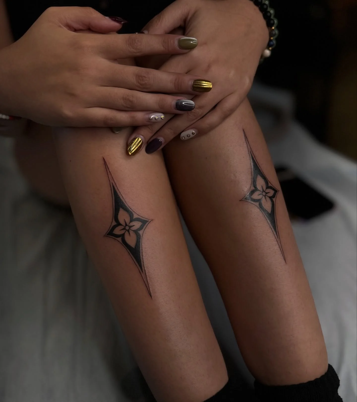 Ahhh yes my favorite placement😌✨ more of these pleaseeeee
Made at @superelectrictattoo 
#tattoo #ornamentaltattoo #shintattoo #matchingtattoo #oregon #oregontattoo #pdx #pdxtattoo #portlandoregon #eugeneoregon #blacktattooartist #femaletattooer