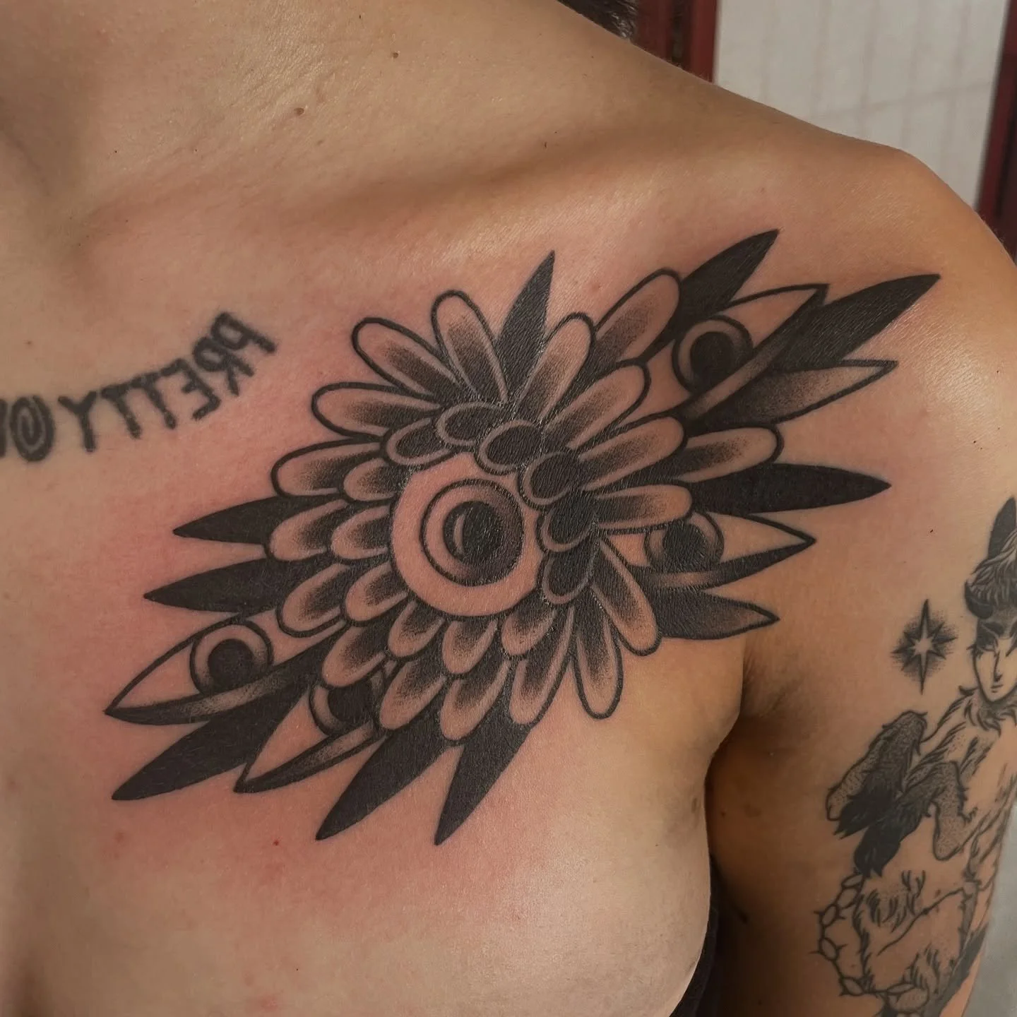 Just now posting pictures of this from awhile back! I tattooed these flowers on both sides of @_gothpuppi_ chest!! Here a picture of one side where the lines are healed and the shading is fresh 🫶 thanks so much for getting tattooed Briar 🖤