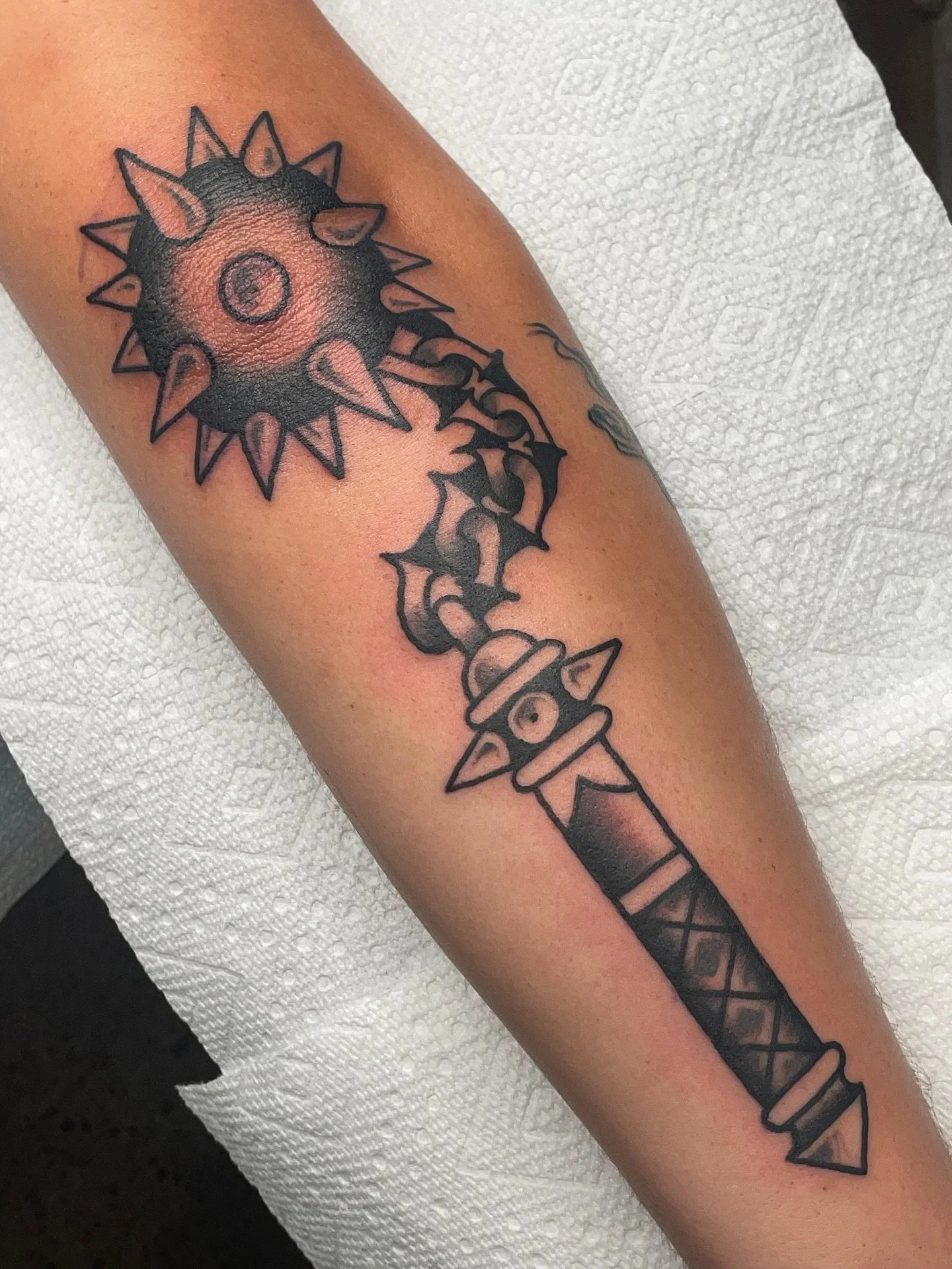 ⛓️ Elbow from a few weeks ago ⛓️
#traditionaltattoos #trad #boldtattoos #tattooflash #oldschooltattoos #tattooartists #pdx #pdxtattoo #eugene #eugenetattooartist