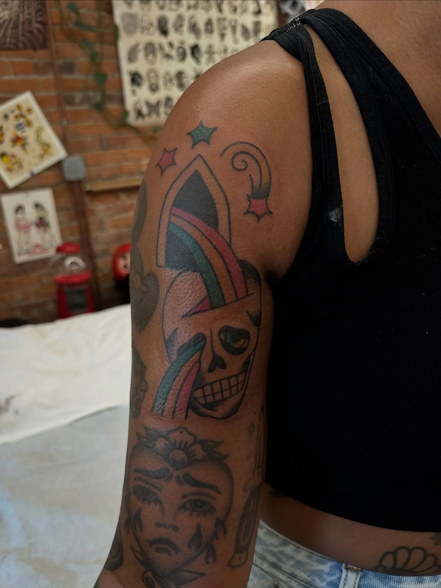 Super fun to tattoo one of @joshjacksontatu designs picked off the flash wall at @superelectrictattoo ! Thanks so much @twocanwintattoo for getting tattooed 🫶❤️‍🔥 and Josh for making beautiful tattoo designs!