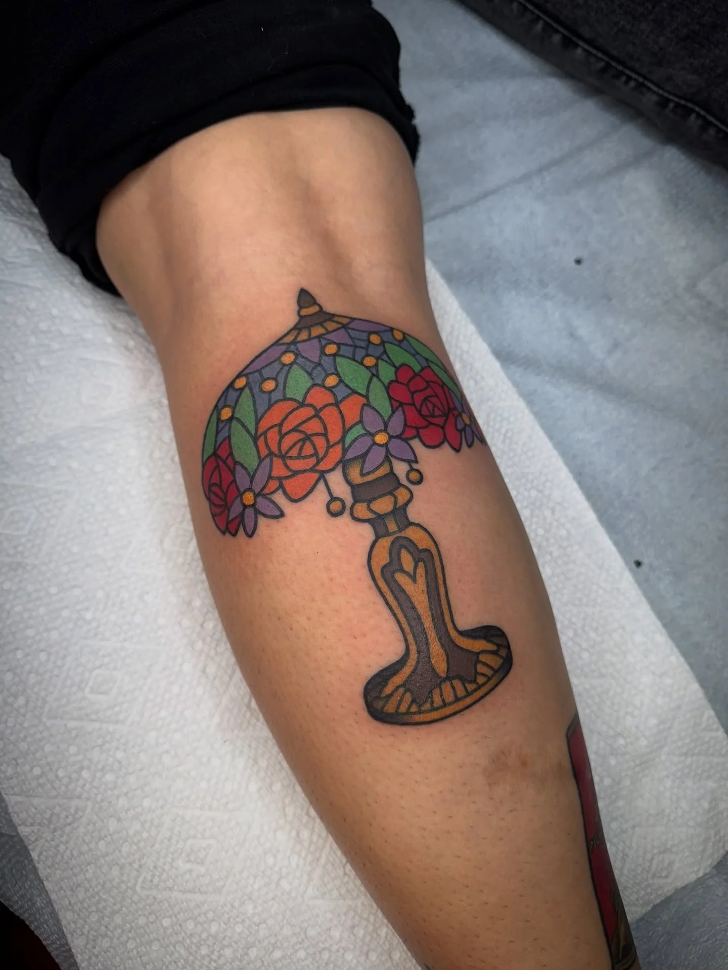 Super fun custom tiffany lamp ⭐️ thank you for having me tattoo you Jackeline!