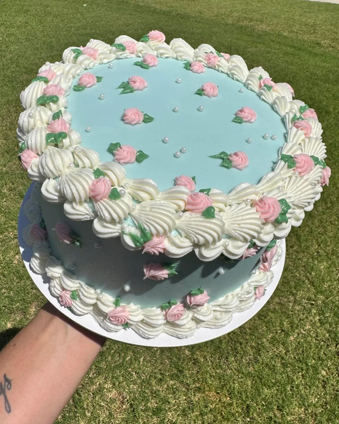 It&rsquo;s giving garden party vibes in cake form 🪴🍰