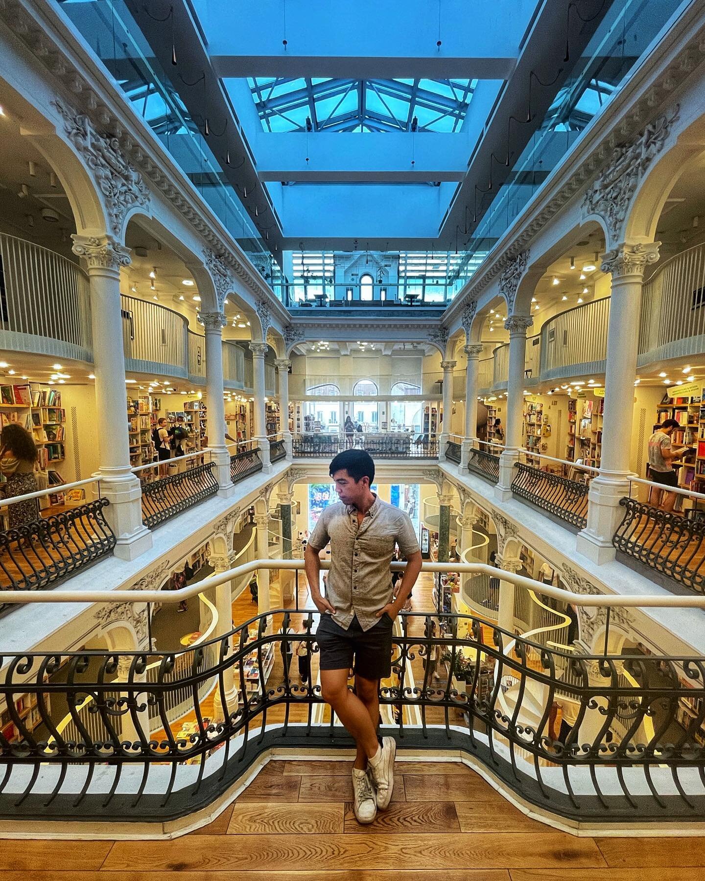 Bookstores are my happy place 📚 
&mdash;
Here&rsquo;s a cool one in Bucharest, or should I say book-a-rest? 🤪
&mdash;
@here.comes.adrian 
📸: @wewito0228 

#bucharest #bucarest🇷🇴 #bucharestlife #buchareststyle #bucharestcityfeelings #bucharestcit