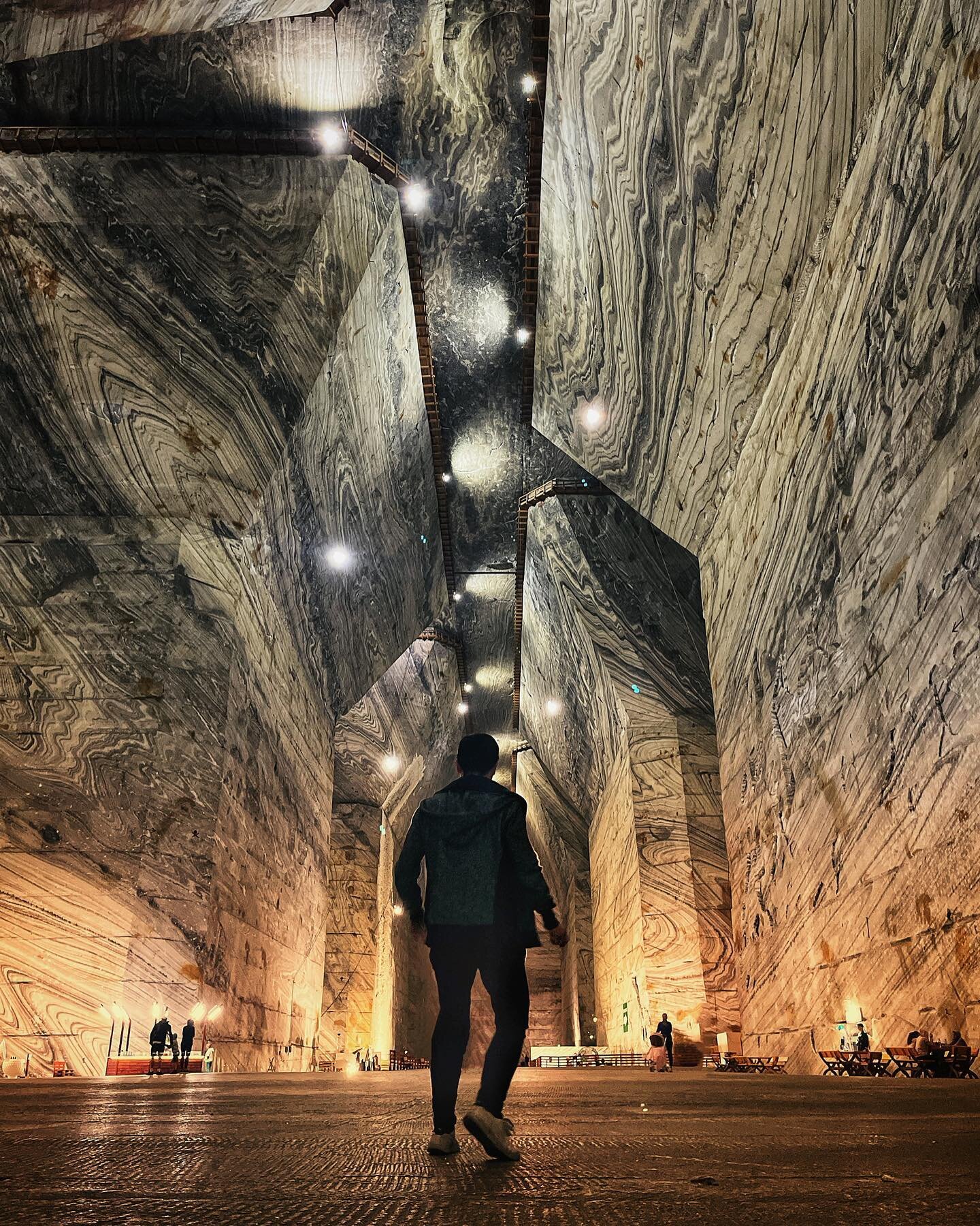 Feels like a video game mine level

&mdash;
Quite different from wieliczka too 

&mdash;
@here.comes.adrian 

#slanicprahova #saltmine #saltmines #undergroundmine #undergroundmining #subterranean #subterraneo #subterr&aacute;neo #underground #marbled