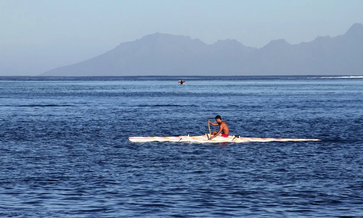 tahiti-other-paddlers-vaa.jpg