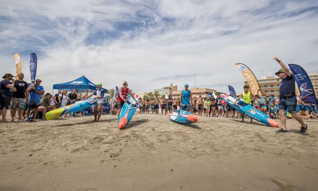 CONTENDERS AT THE VIANA SUP OPEN