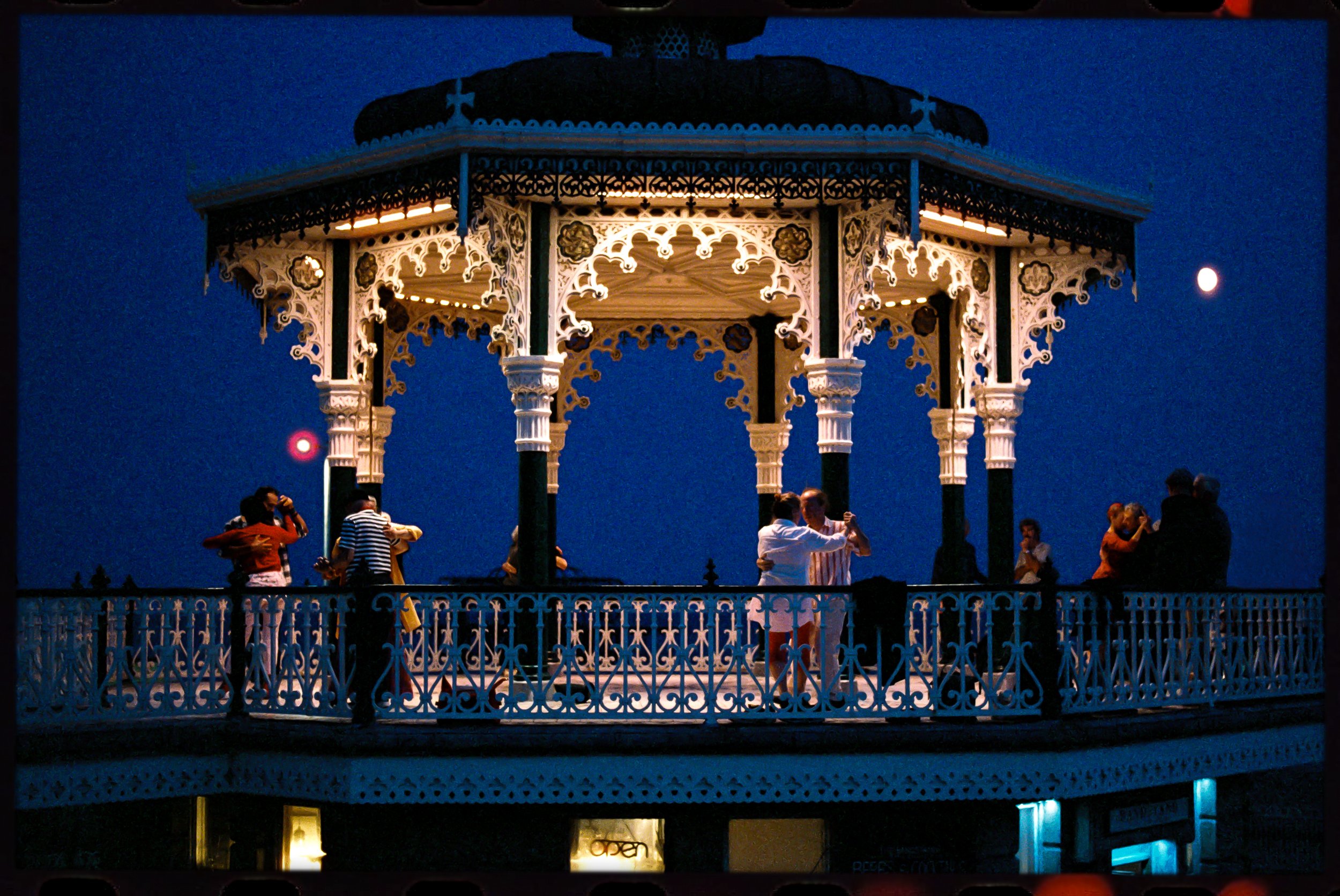 Dancing In The Moonlight, Hove