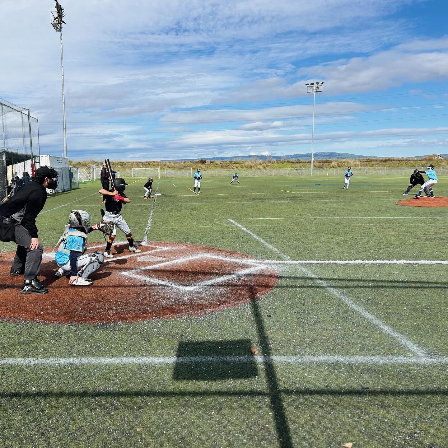 Some highlights from this weekend&rsquo;s tournament where our 11Us battled through some crazy conditions&mdash;rain, wind, cold, and sun. Thanks Coaches @eddykleinhans, @danny_young13, parent coaches, and families for your support⚾️ 

#eastbaycyclon