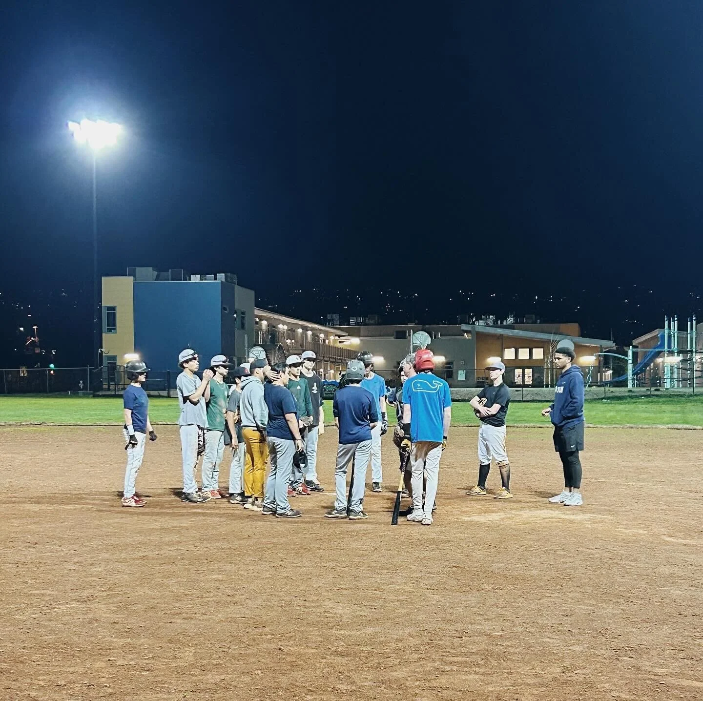 Night practice for some of our 14Us who have their first game tomorrow! 💥⚾️ 

#gocyclones 
#eastbaycyclones