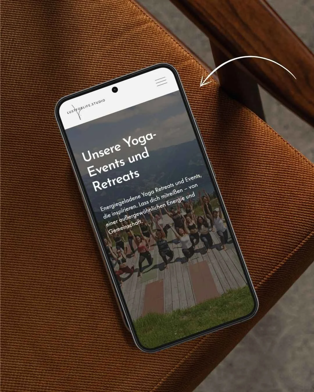 Darstellung der Yoga-Retreats und Events des Lust for Life Yoga Studios, inklusive Community-Angeboten und Retreats in alpiner Umgebung.