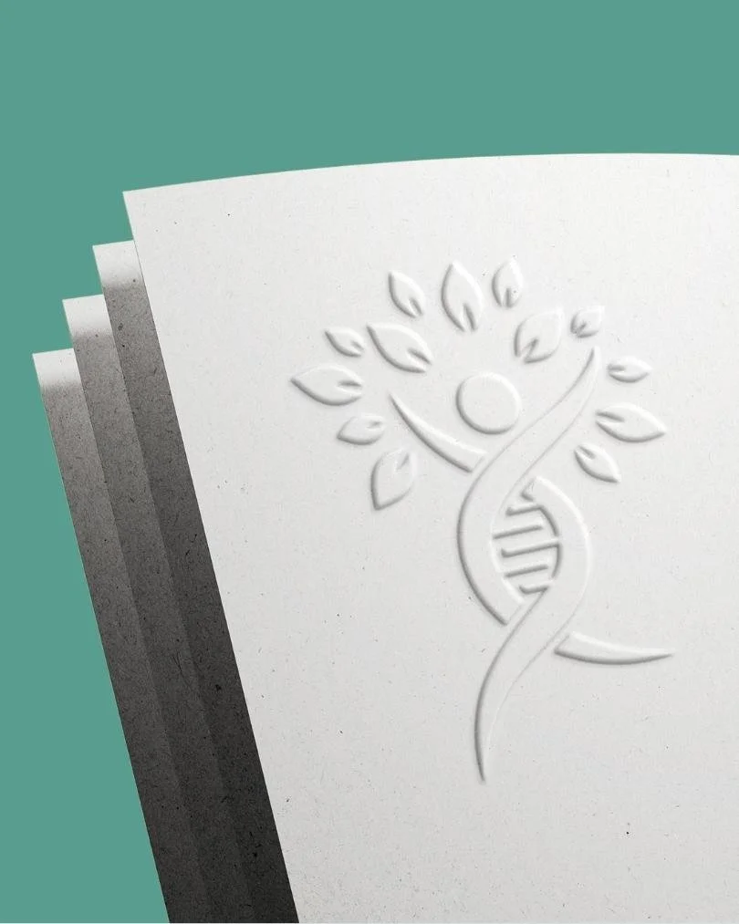 Logo-Design für den Evolutionsraum Gesundheit mit Mensch, DNA-Struktur und organischen Blattformen als Markensymbol