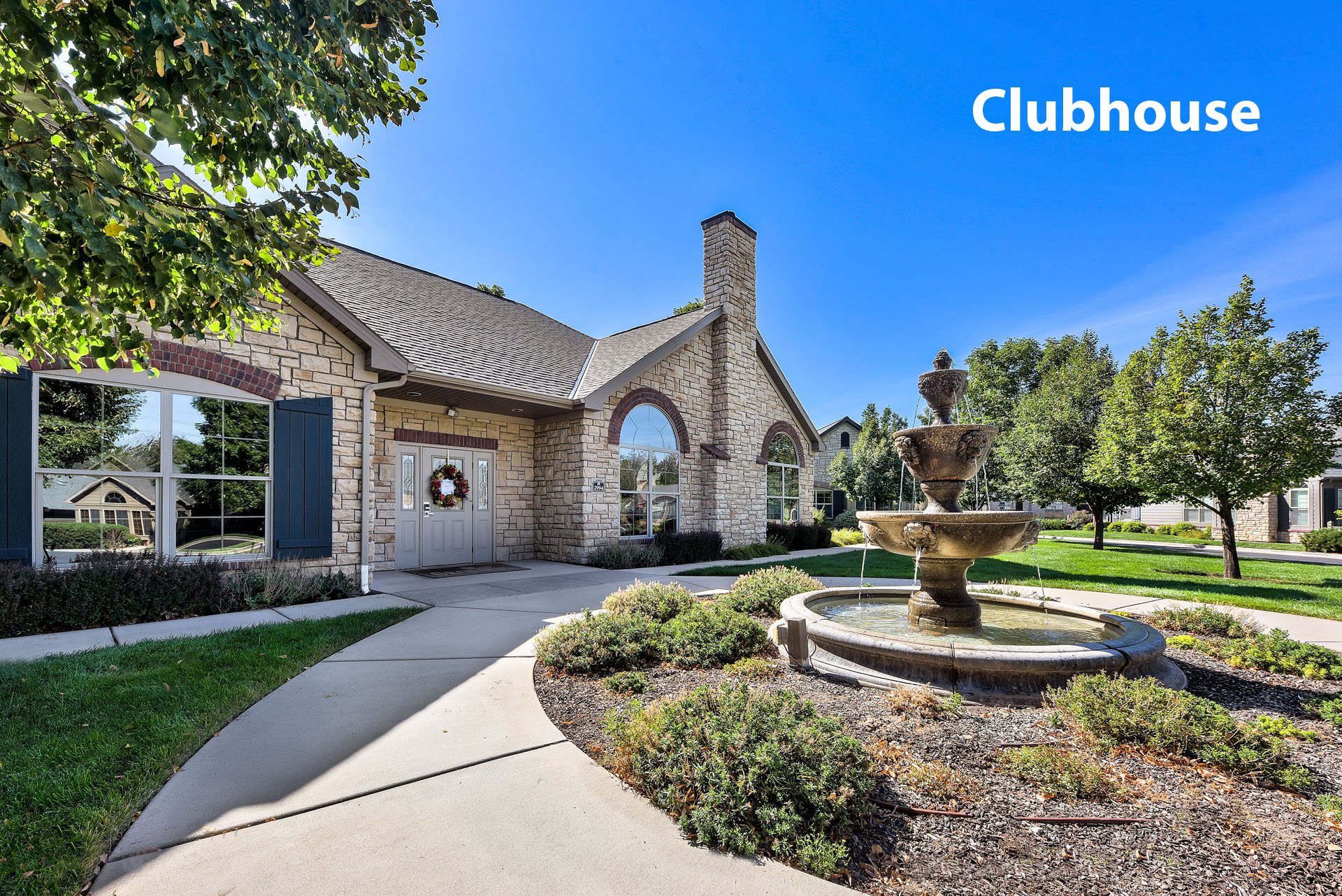 2854cloverdale-fountain copy.jpg