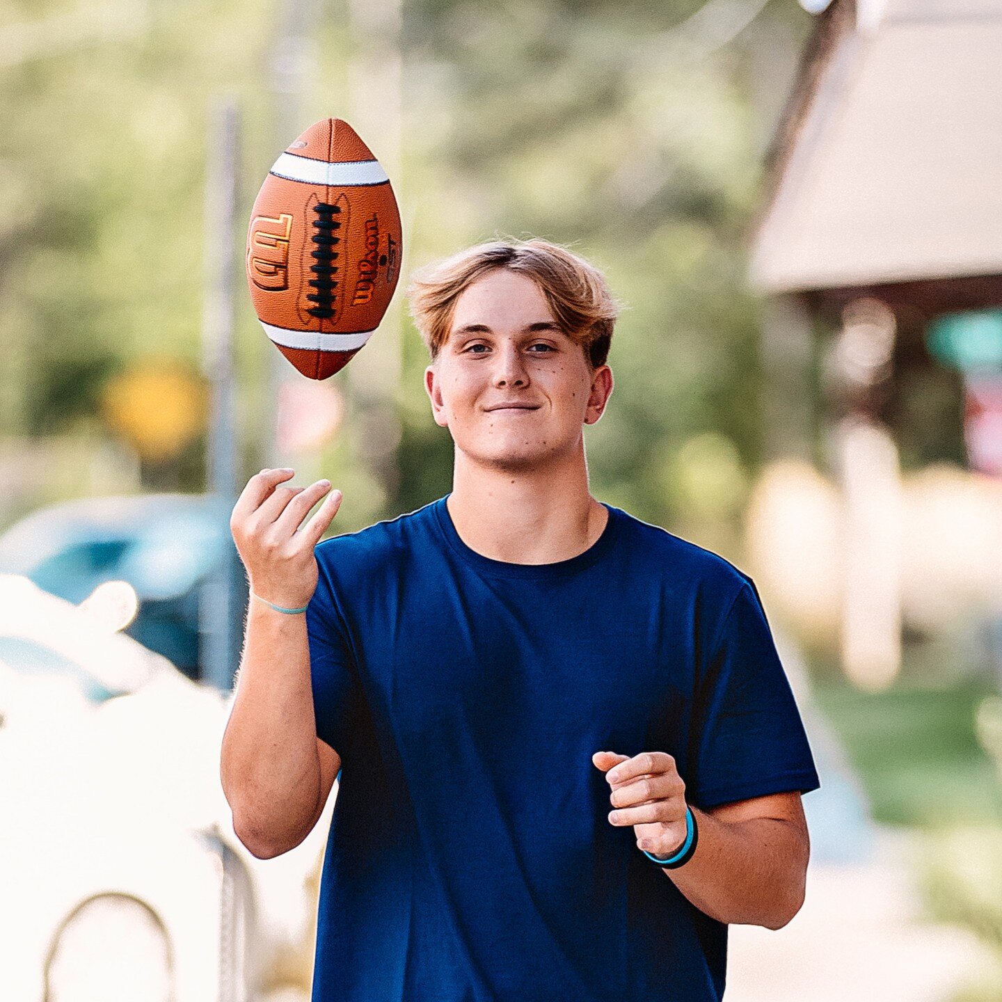 🏈

#seniorphotographer #kansascityseniorphotographer #kansascityphotographer #gardnerks #gardnerksphotographer