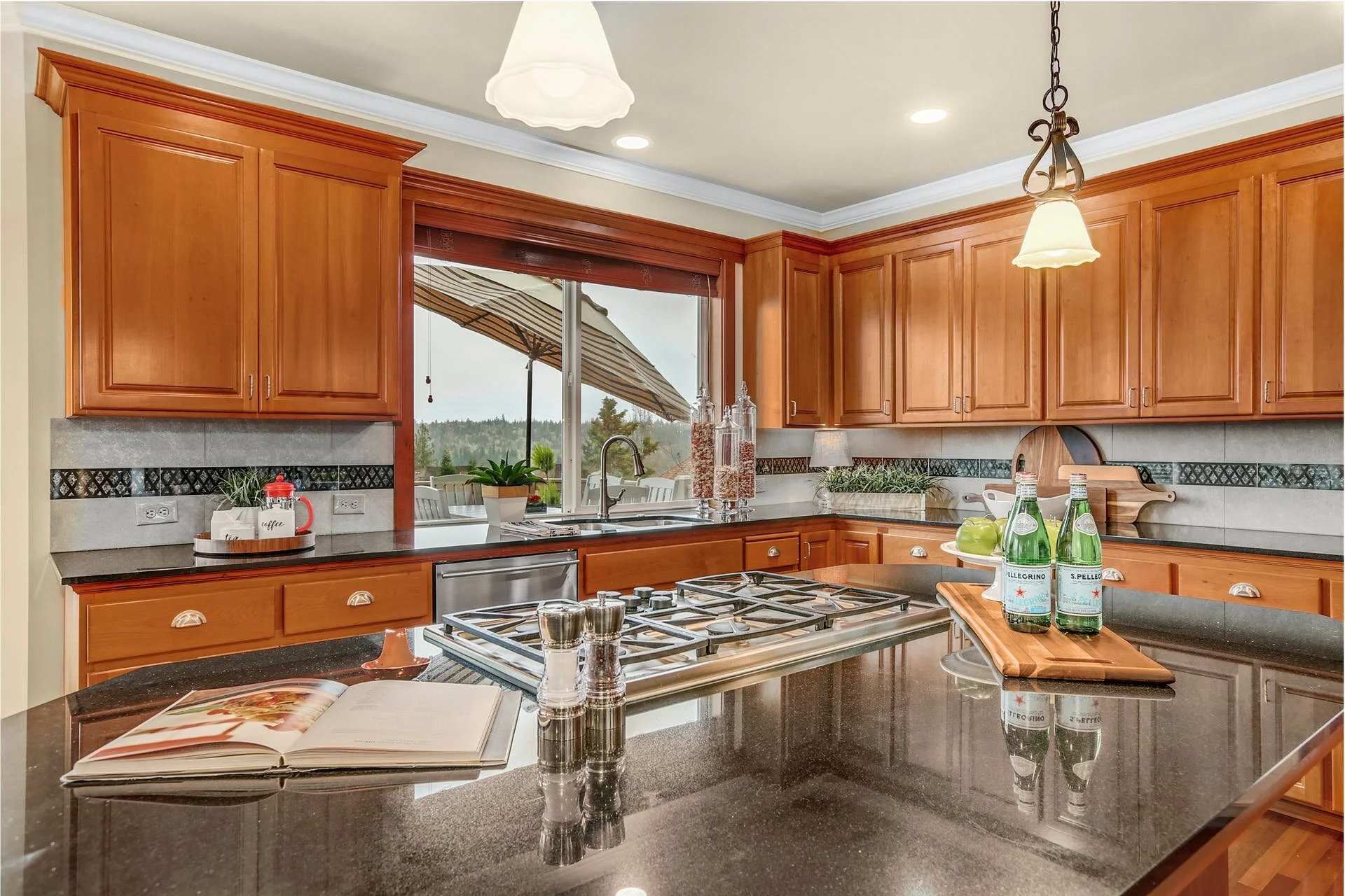 016-373343--Blended-45_HDR.jpg