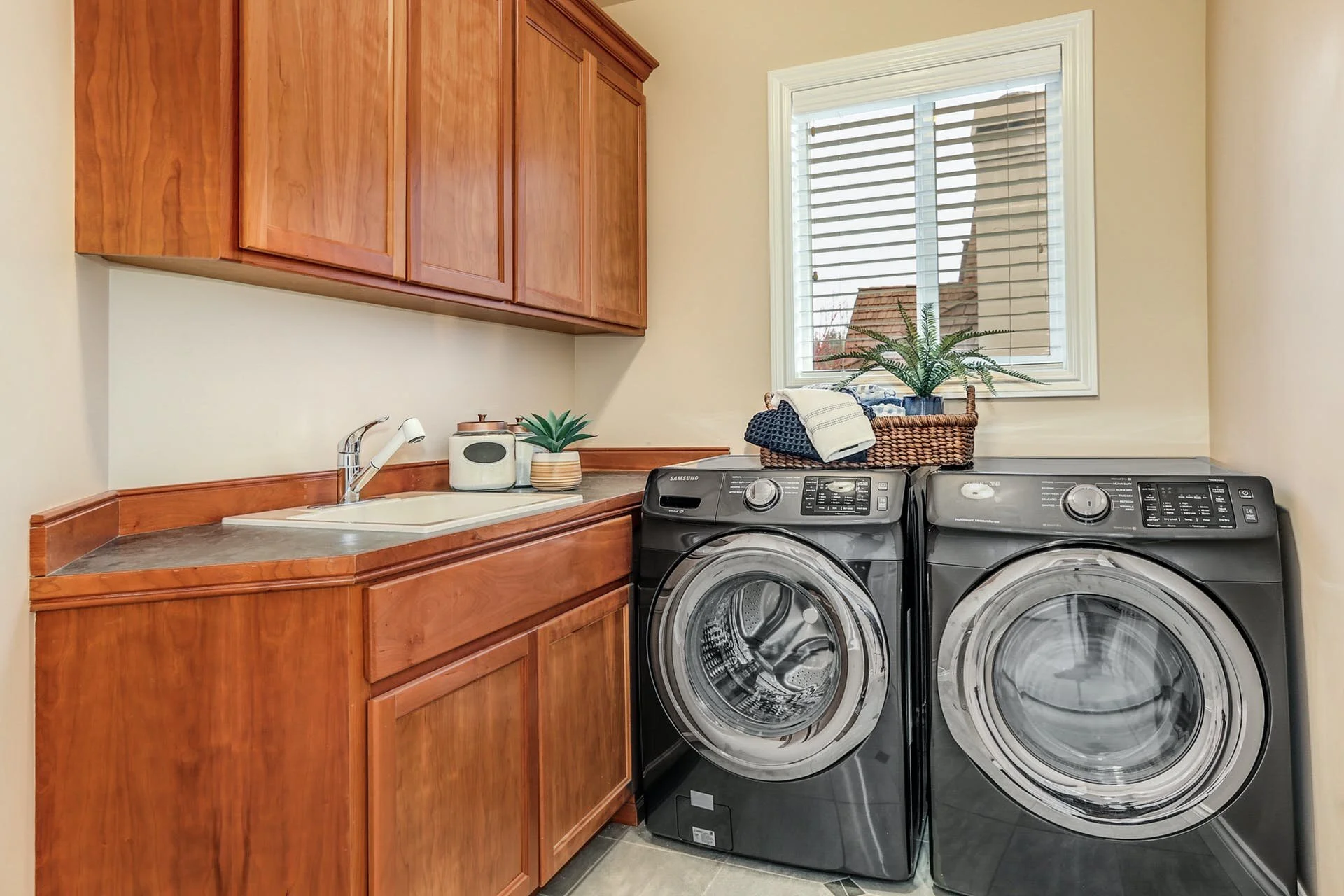 042-373343--Blended-257_HDR.jpg