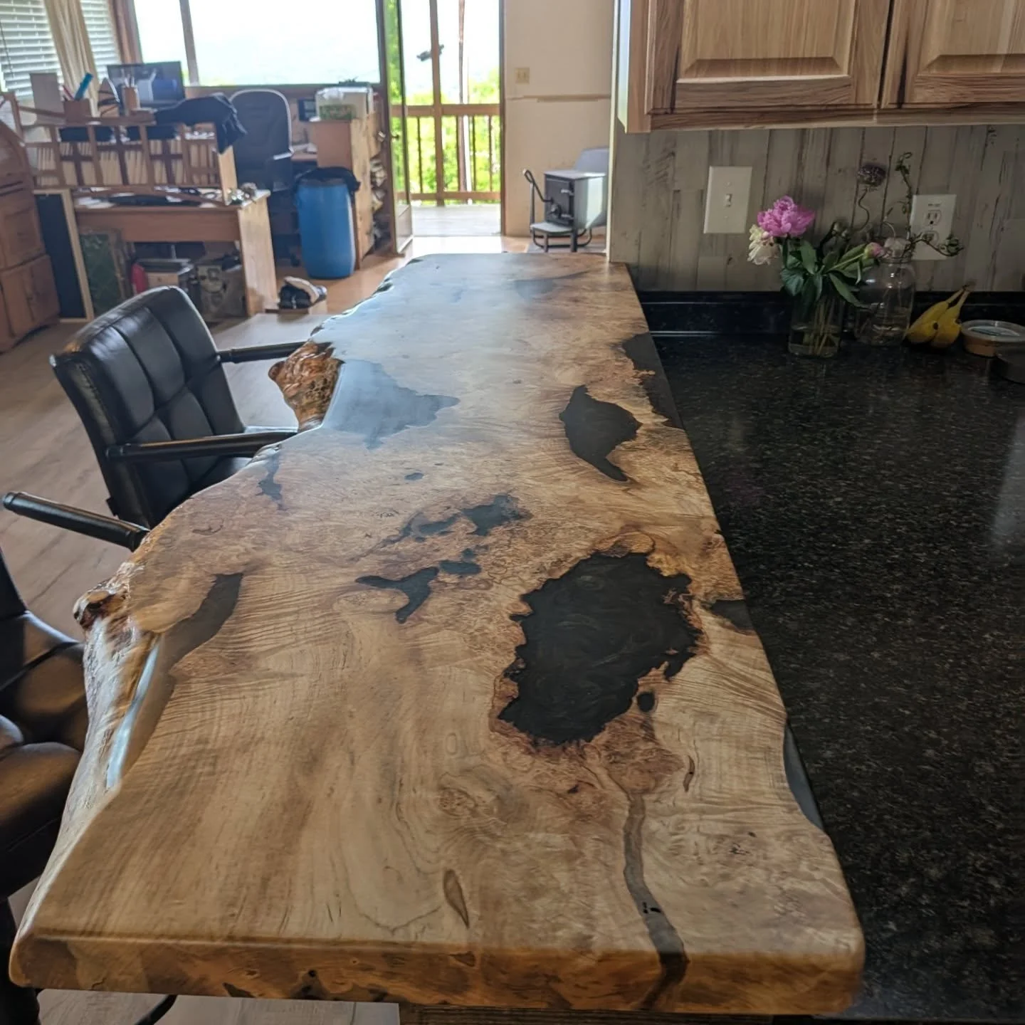 This one was for us- extra #burly, #naturaledge #maple #slab bar top with medieval copper #epoxy accents for our newly renovated kitchen.  We love it❤️

#epoxyart 
#epoxyartist 
#burl 
#functionalart