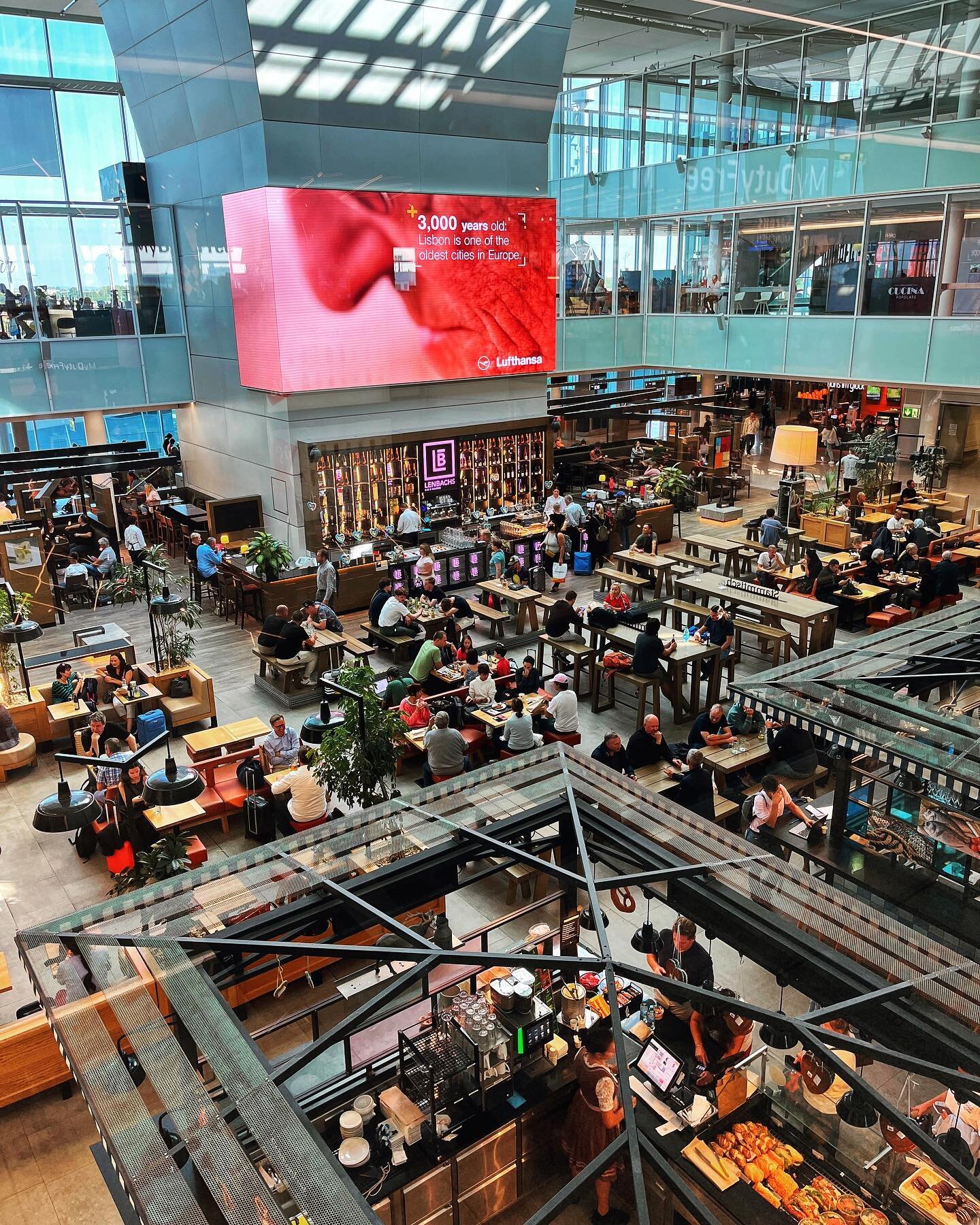 #airports ~ Though I&rsquo;m not a big fan of long layovers, if there must be one, I don&rsquo;t mind it taking place @munich_airport ✈️
Smaller in scale, a chill vibe, and delightful cafes, which are great places to write ✍🏼 

#airportarchitectures