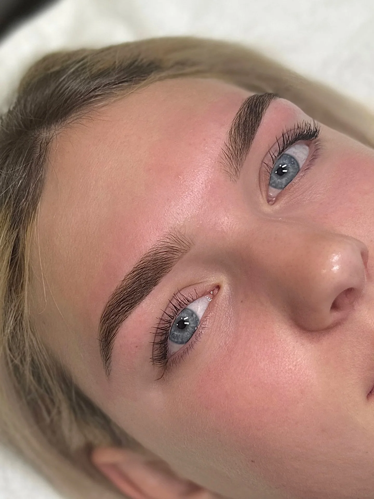 Brows that suit your features 🫶🏼

Each brow sculpt &amp; dye service includes: cleanse, mapping, precision tinting using a customised colour, waxing, tweezing and trimming if necessary. 

I highly recommend booking 2-3 appointments in advance leadi