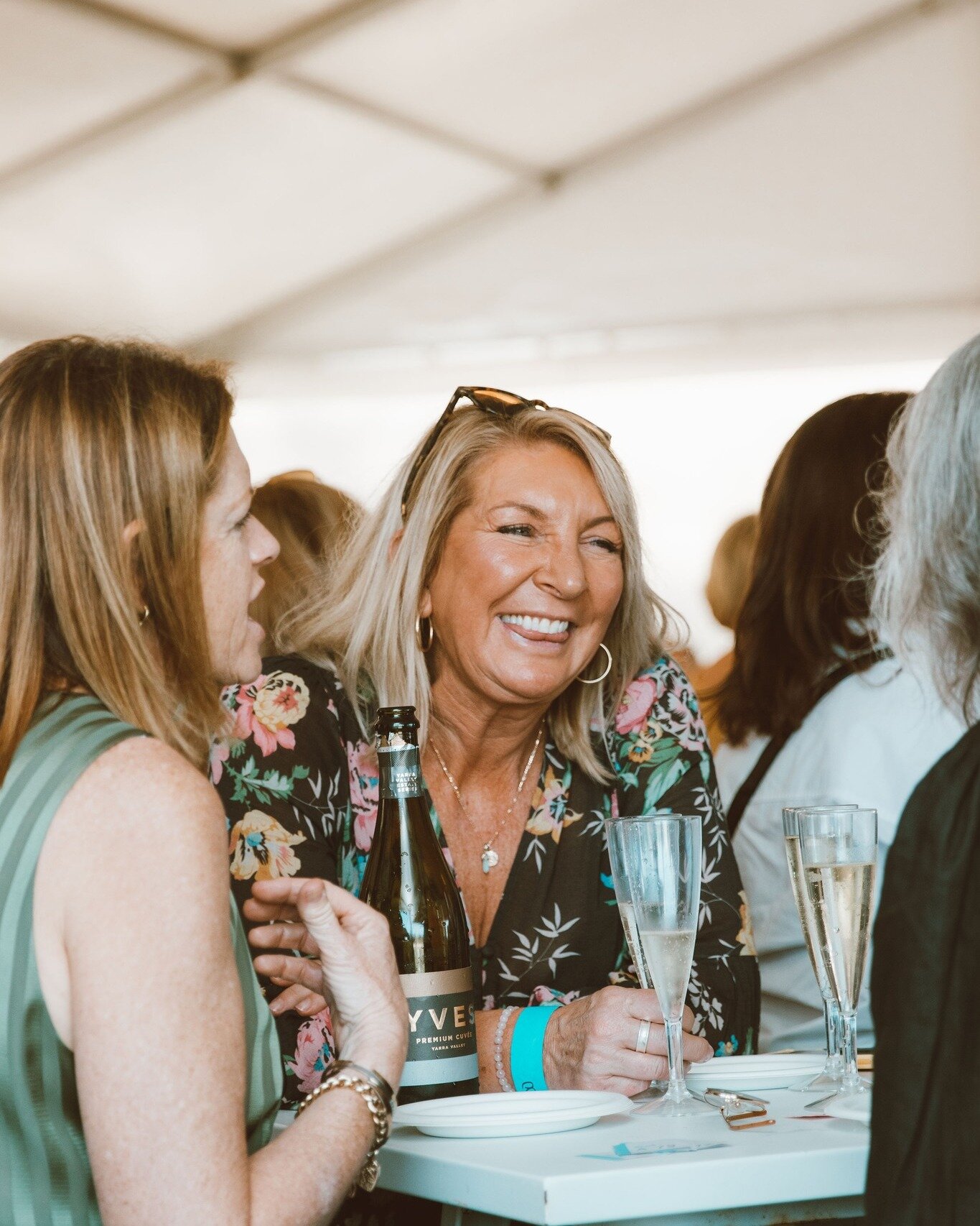 Who doesn't love a glass of YVES bubbles!

📷 @czestyphotography