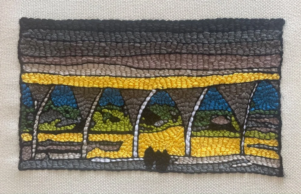 Nemeyer arches / 19 x 27,7 cm / Wool thread on cloth 