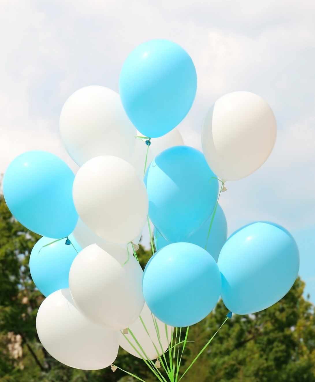 Ballon bleu pâle et blanc