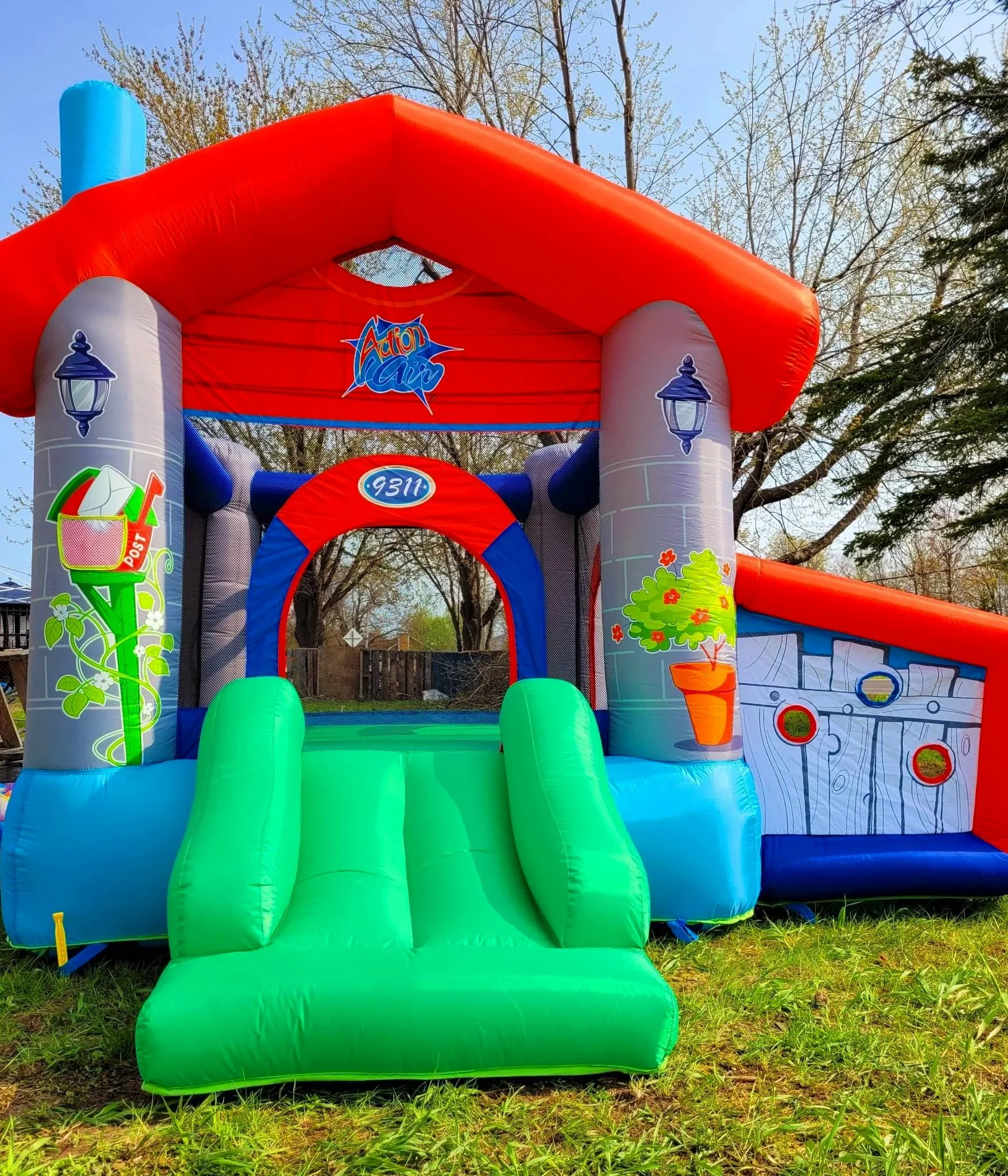 Small Bouncy house house theme