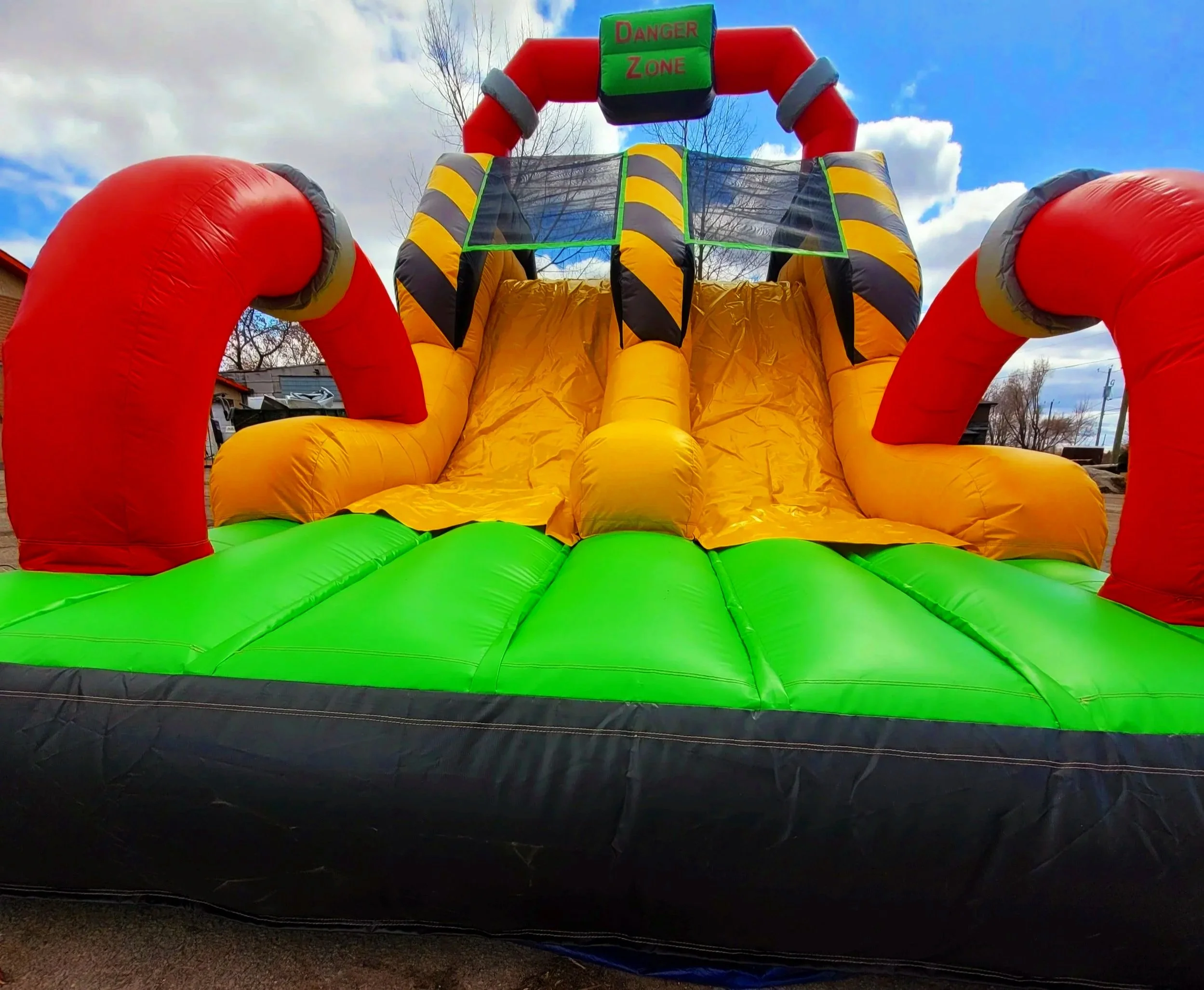 Course-extrême-jeu-gonflable-glissade