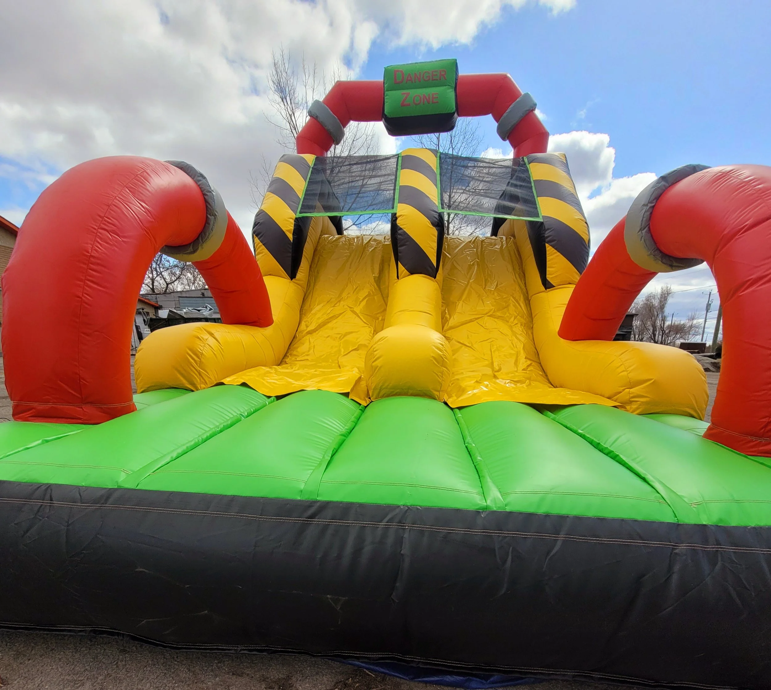 Course-extrême-jeu-gonflable-glissade.jpg