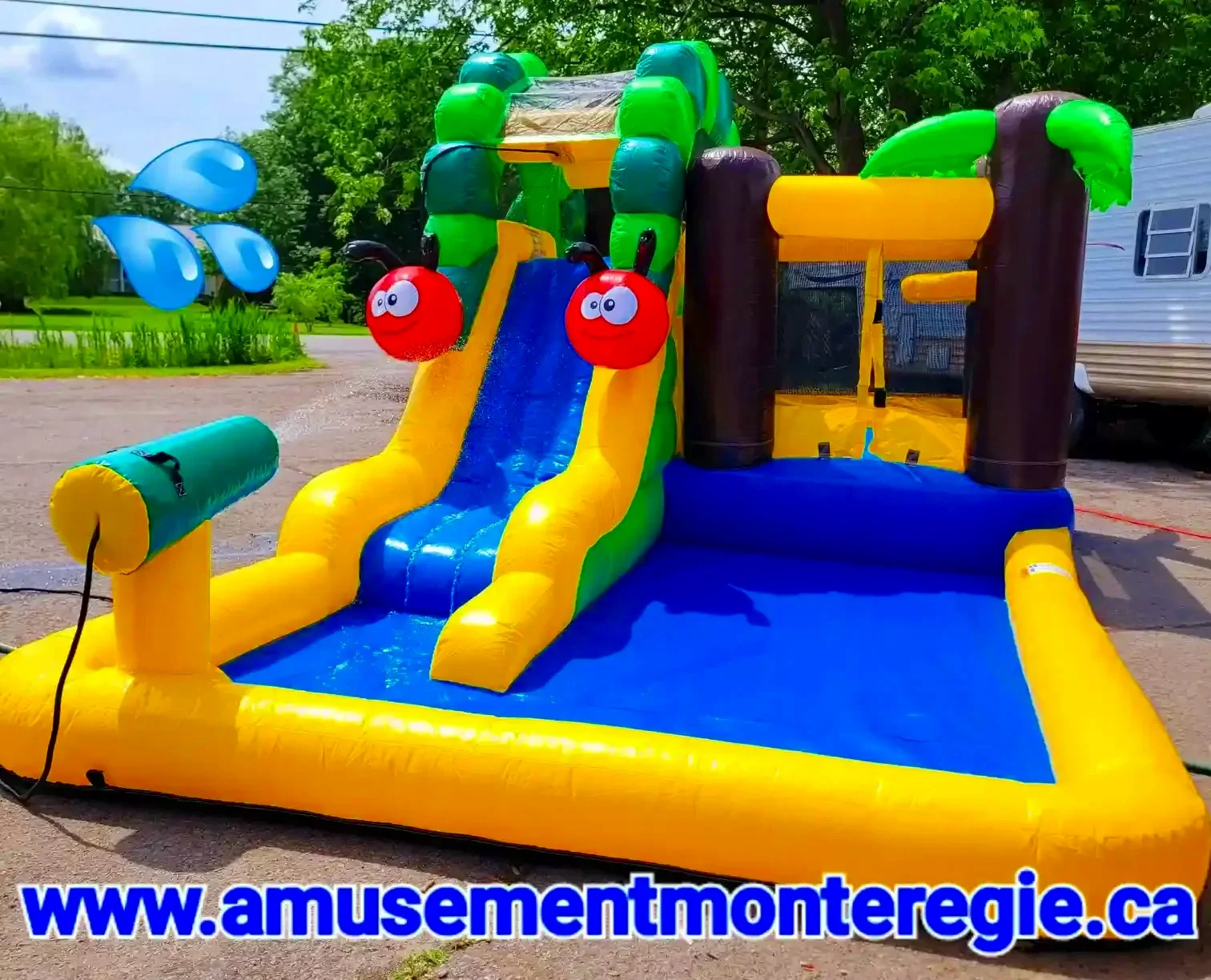 Jeu gonflable foret aquatique
