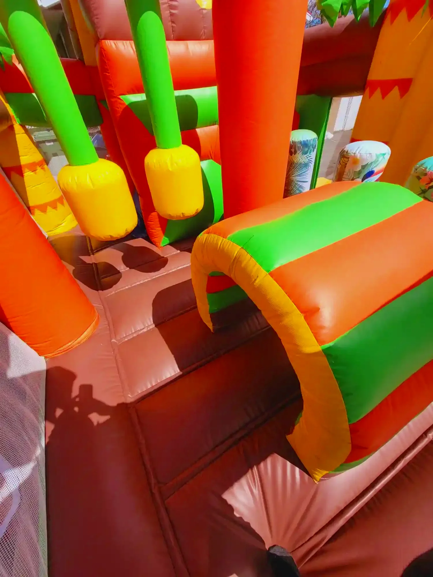 Jeu gonflable dino2