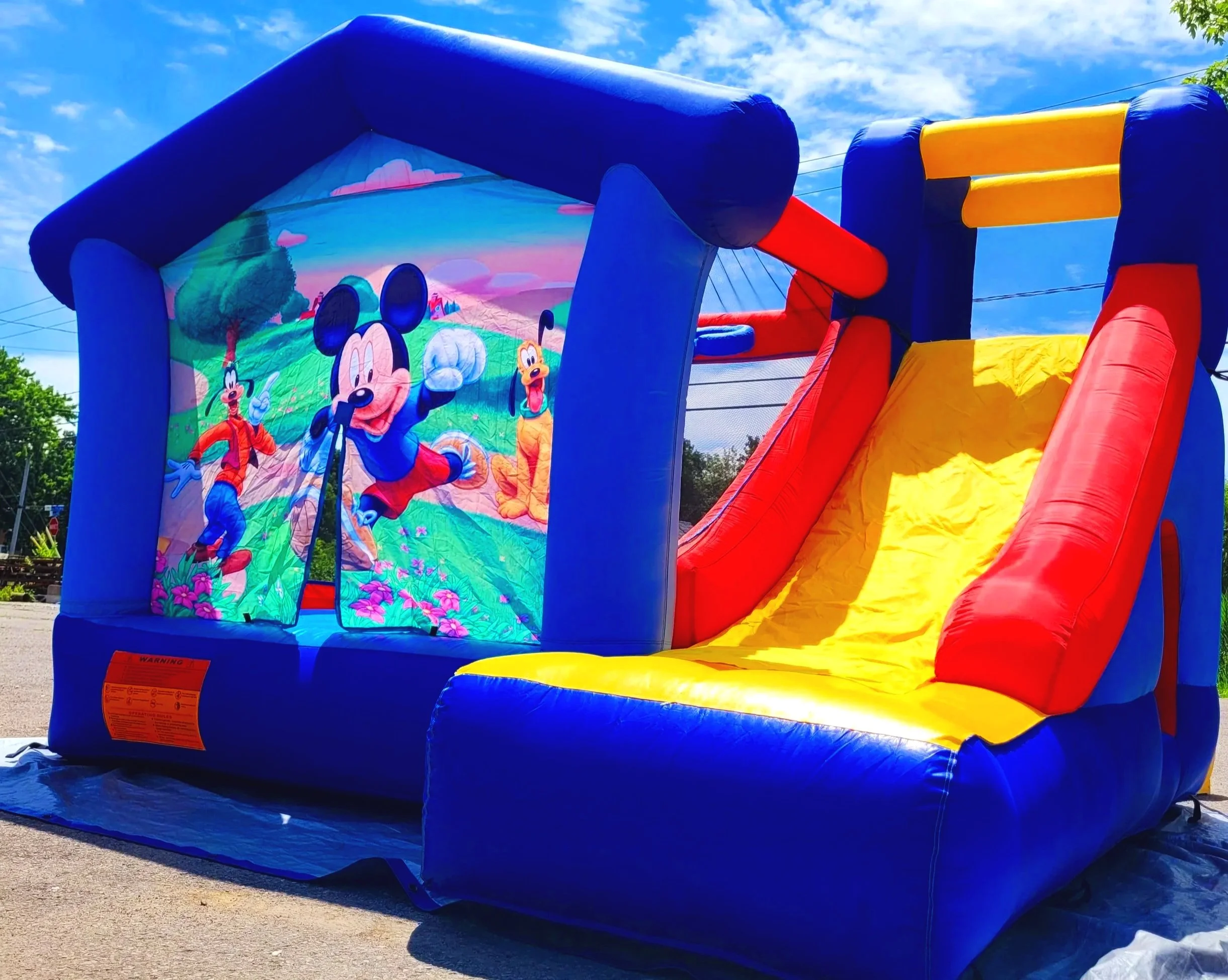 Jeu-gonflable-bleu