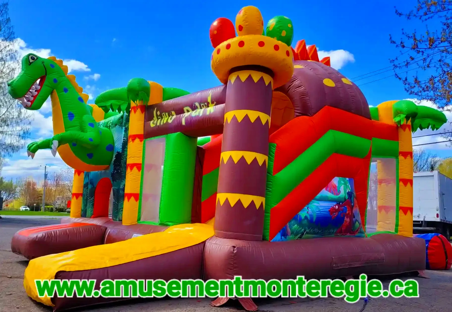 Jeu gonflable dino1