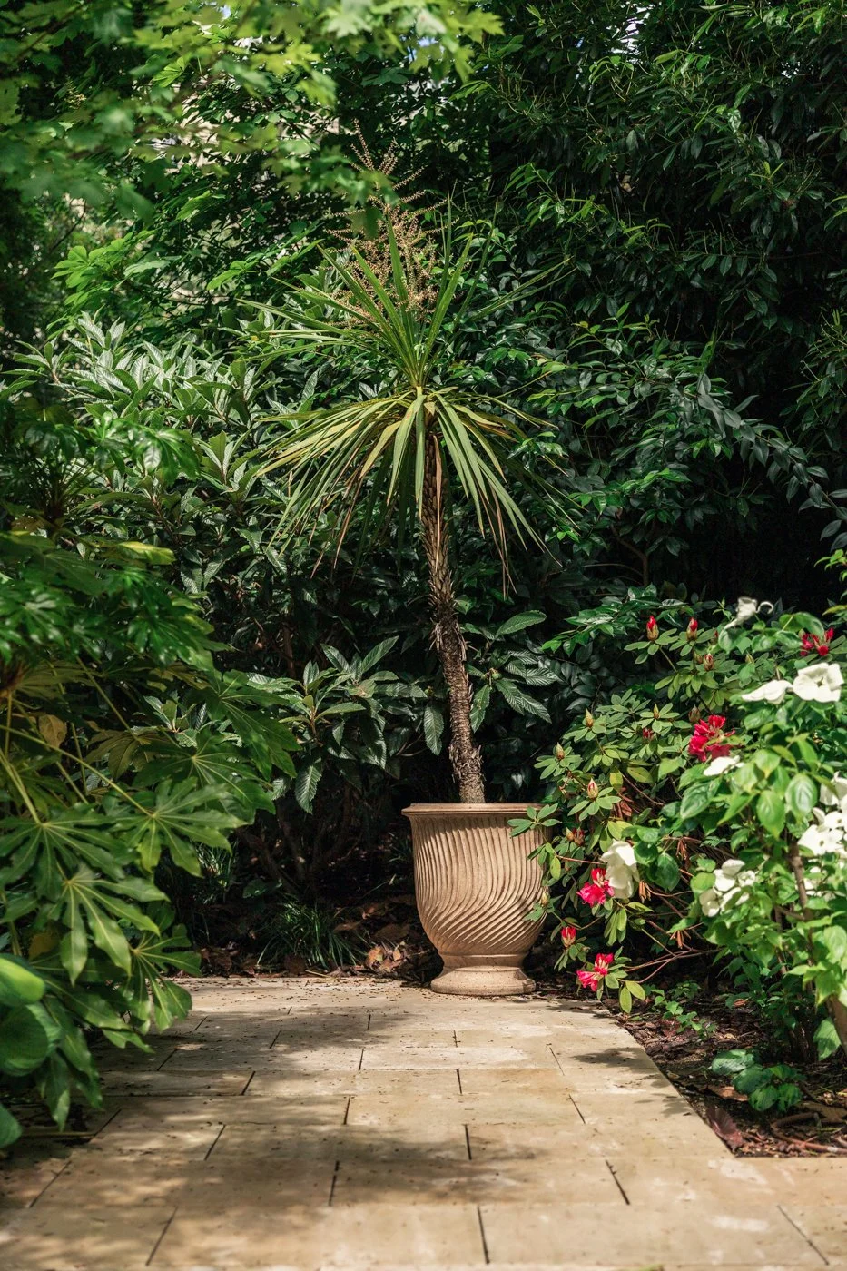 Jardin de l'hôtel Saint James pour Les Jardins de Gally