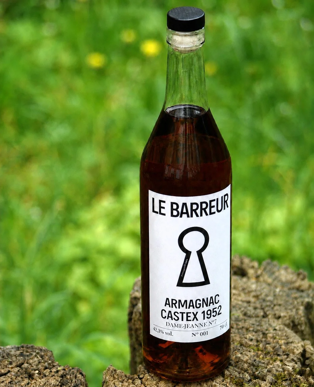 Bouteille réelle Castex 1952 mieux.jpg