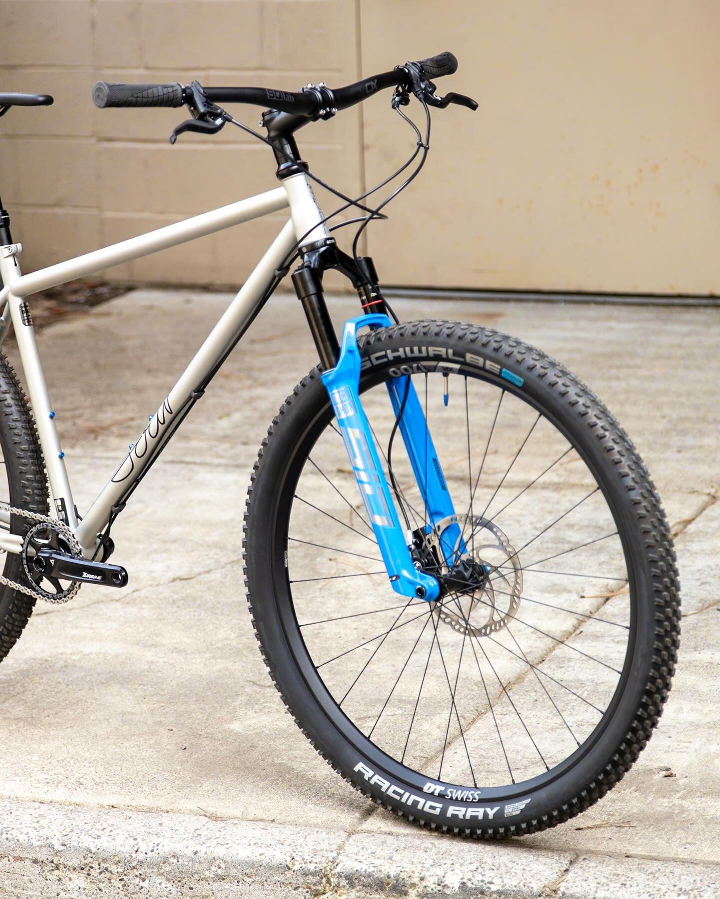 Slam dunk on this single speed build!

@sour.bicycles Pasta Party is super versatile. 

Set it up as a single speed, or with gears. Run a rigid fork, or a squishy fork for more poppin around trails. Use it as an epic bike packing rig, or commute arou