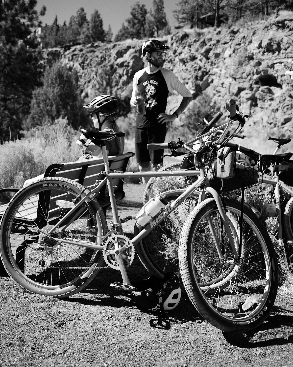 Weekend vibes, quick coffee stop with friends!

Hope you get a chance to get outside:)

#coffeeoutside #ridebikeseatsnacks #bendoregon