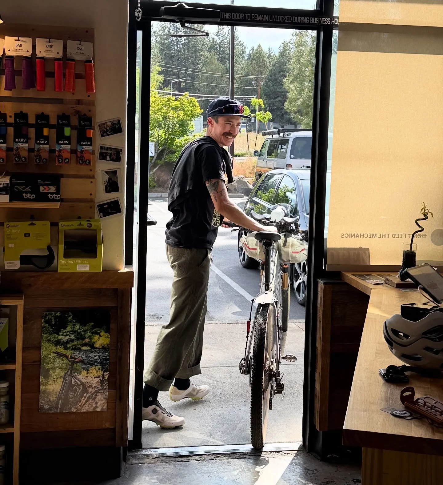 Happy Birthday to @whatswrongwithpaez 🎉😎🥳

Mateo you are one rad guy! Cheers to another year of long ass bike rides, dog snuggles, high fives, and lattes :)