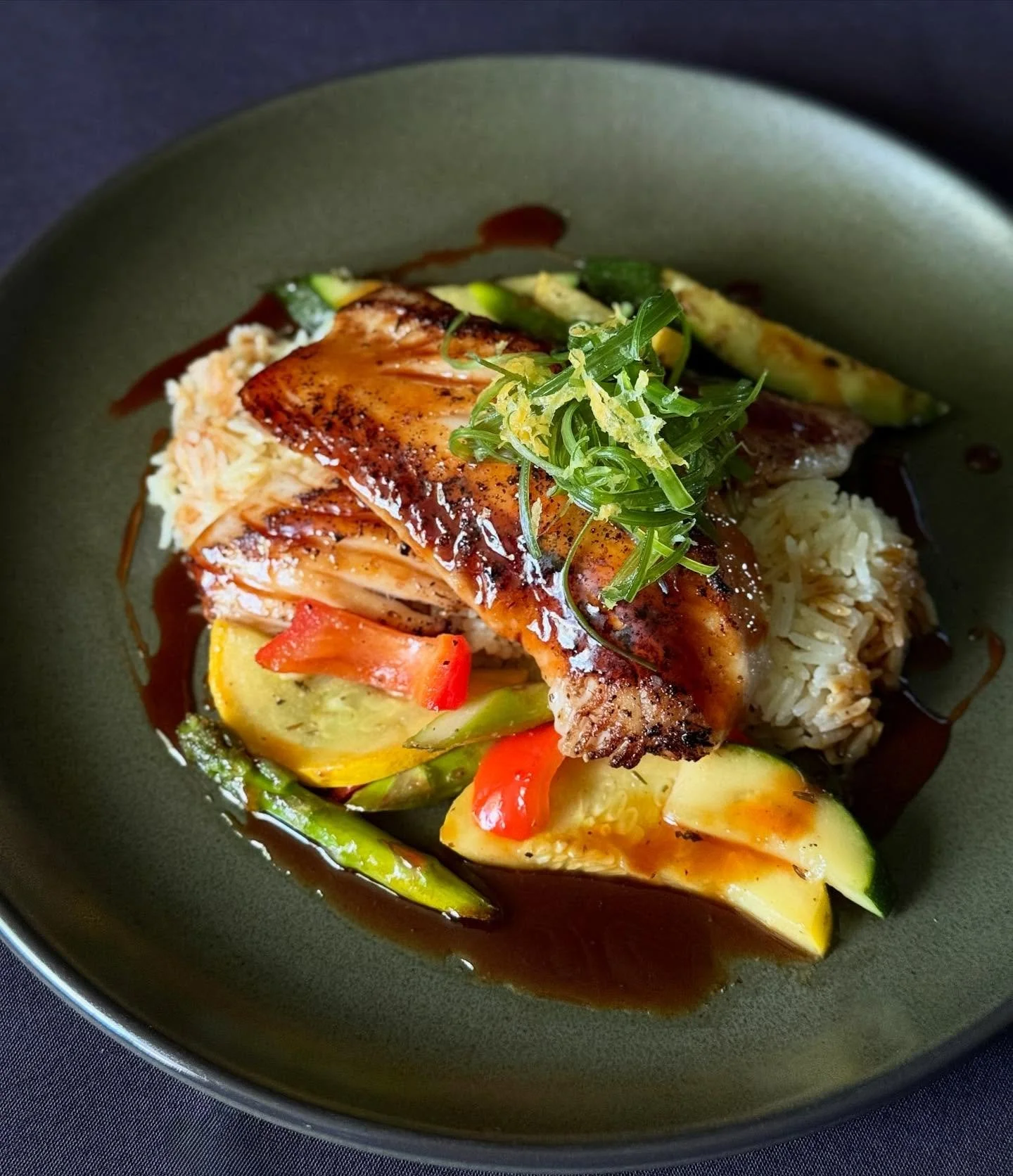 🌊 Black Cod, Reimagined | Kismets Landing – Reedsport, OR 🍽️
Sourced from the deep, cold waters of the Pacific Northwest, black cod, also known as sablefish, is a treasure of the Oregon coast. With its velvety texture and rich, buttery flavo