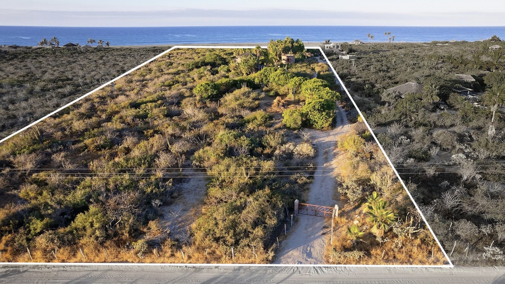 𝑳𝒂 𝑷𝒂𝒔𝒕𝒐𝒓𝒂 𝑩𝒆𝒂𝒄𝒉𝒇𝒓𝒐𝒏𝒕
Todos Santos | MLS 23-1648
USD $4,495,000 | MXN $80,910,000

Situated on Baja California's idyllic Pacific coast, just minutes north of Todos Santos, this 7.6-acre oceanfront parcel awaits a developer's keen v