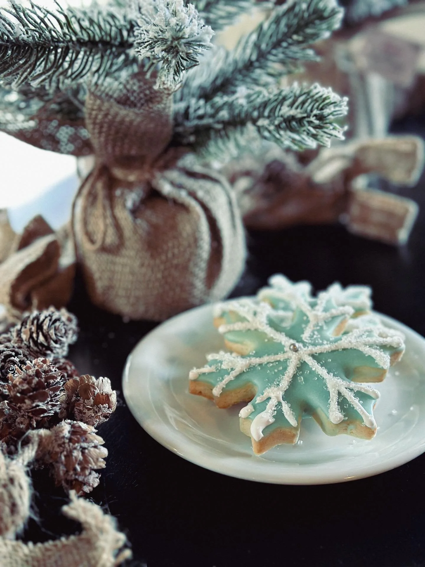 It may be 80&deg; outside, but Mazama still has snowflakes! ❄️☃️

#mazamacoffee #localcoffee #drippingsprings #texascoffee