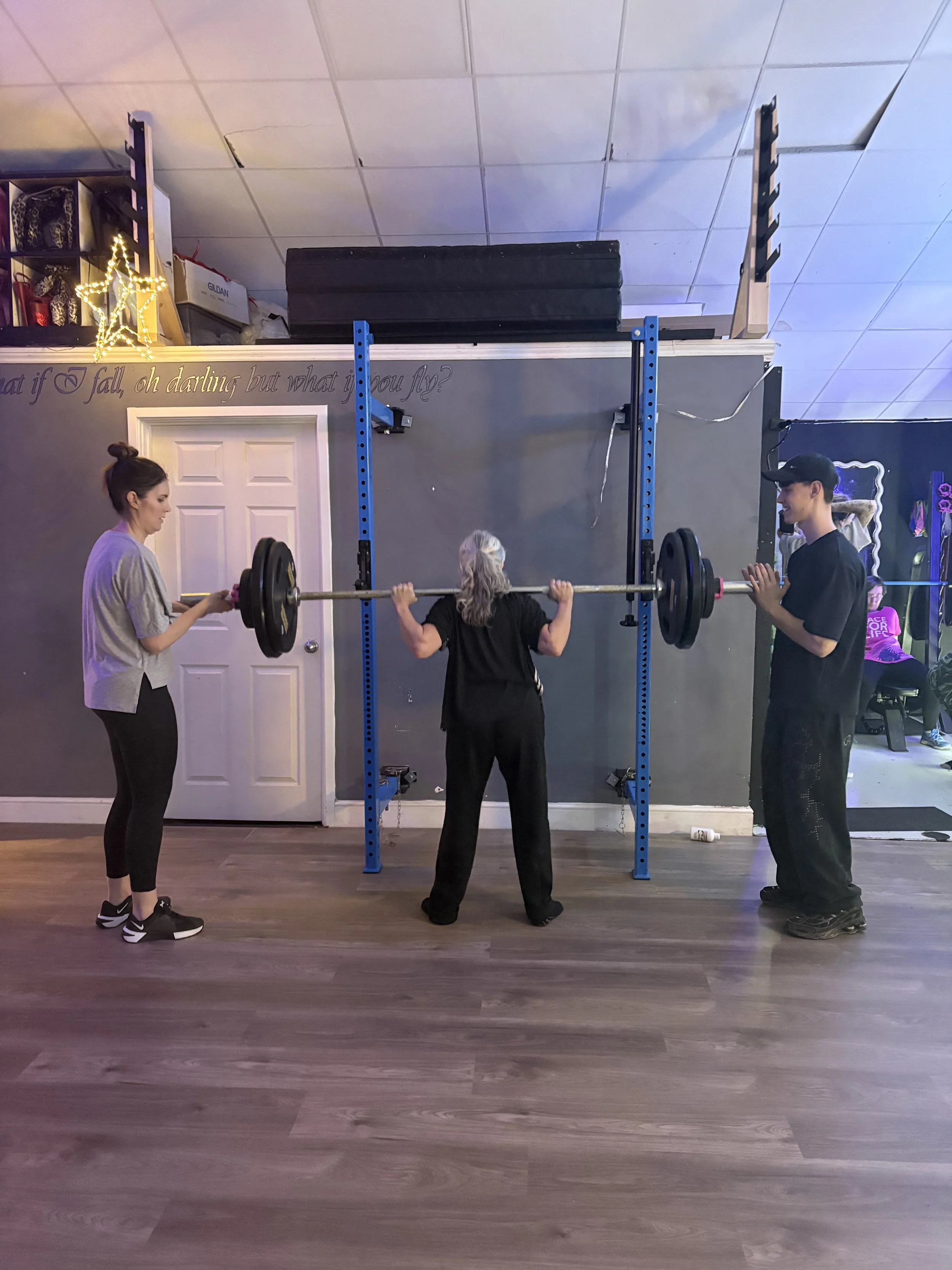 lady squatting big 3