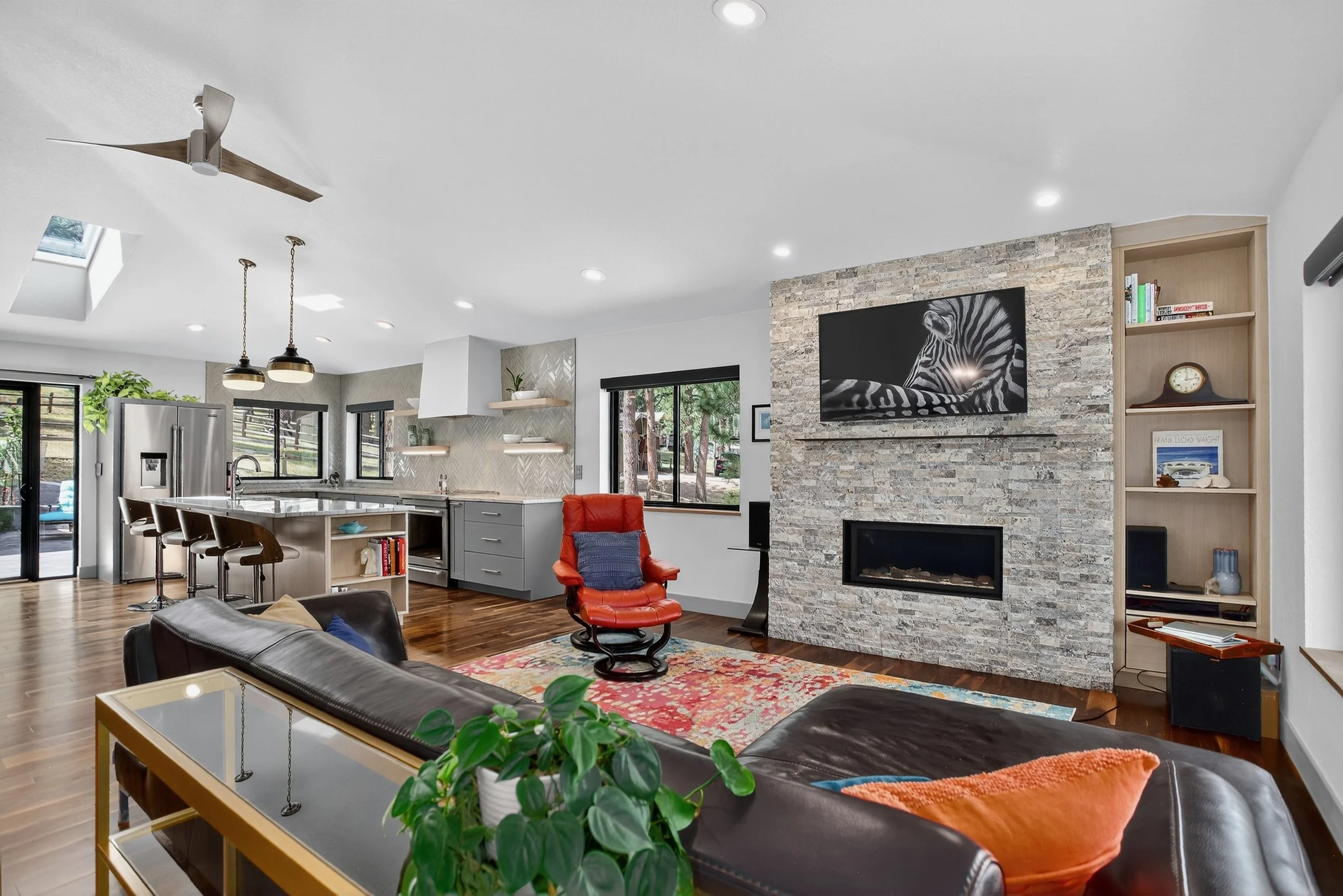 28404 Meadow Dr_LivingRoomC.jpg