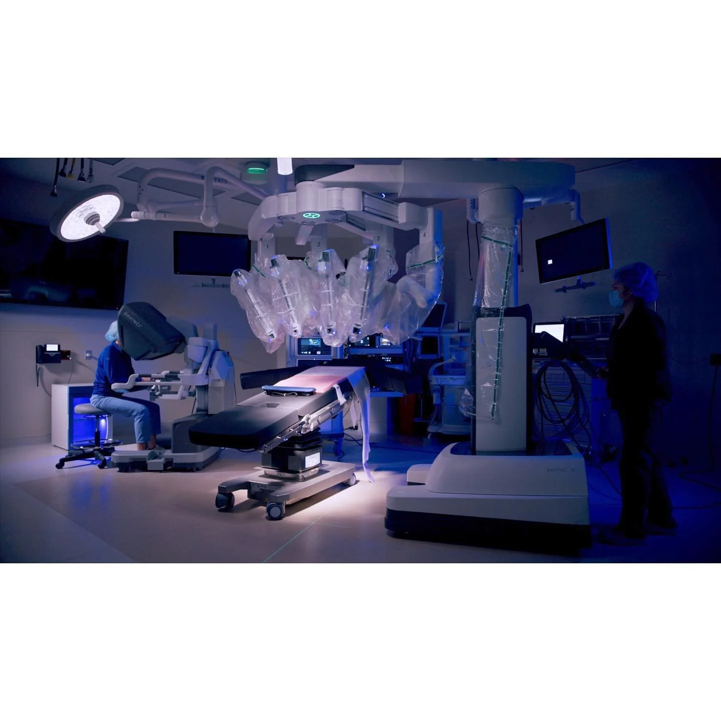 Insane tech 
.
.
.
.
.
.
.
.
#productshots #digitalcinema #r3d #reddigitalcinema #videoproduction #commercial #neonoir #filmflorida #onlocation #cinematic #cinematography #litbylitepanels #litepanels #gaffer